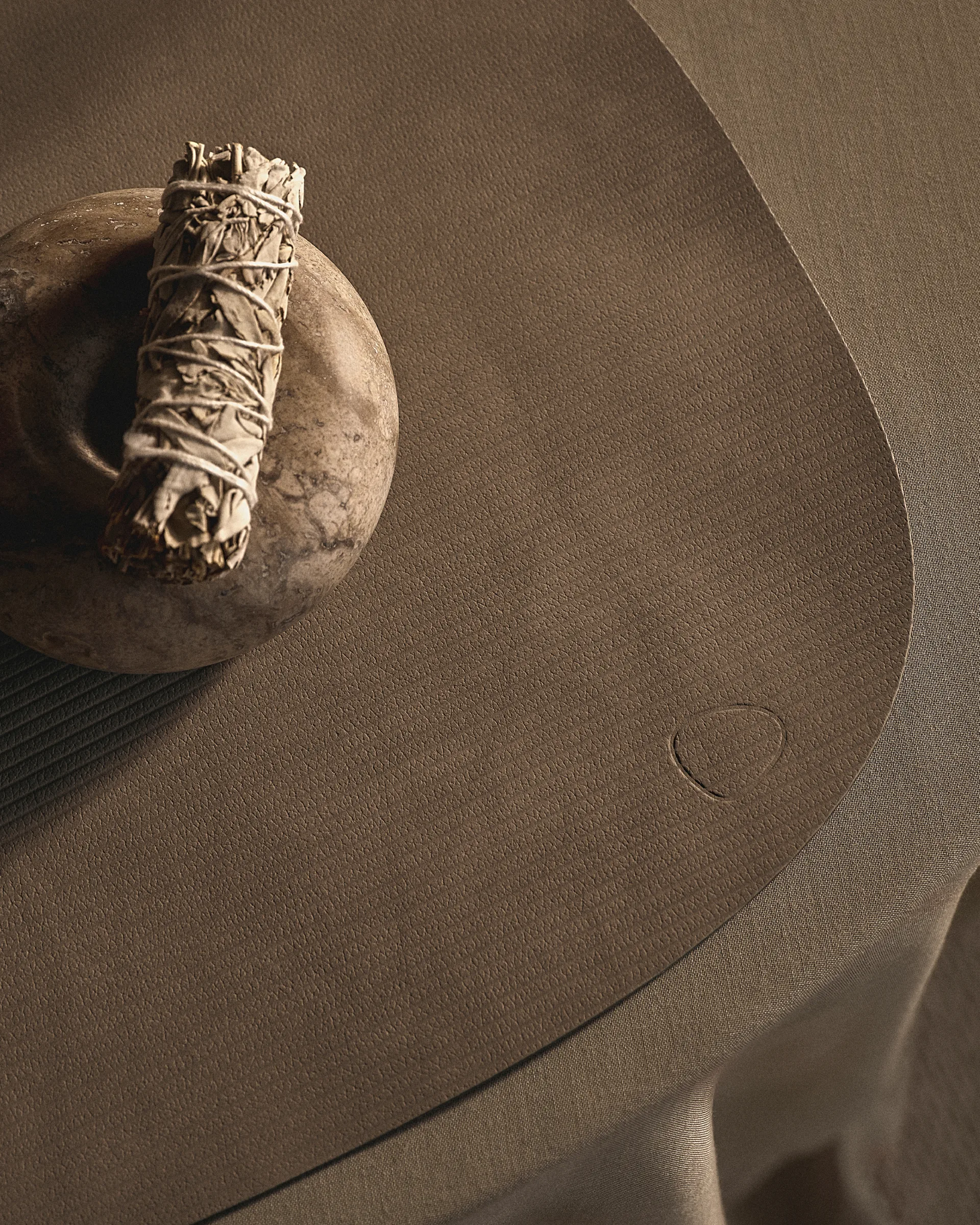 Tovaglietta curva L Corduroy , Nomad Grey LIND DNA