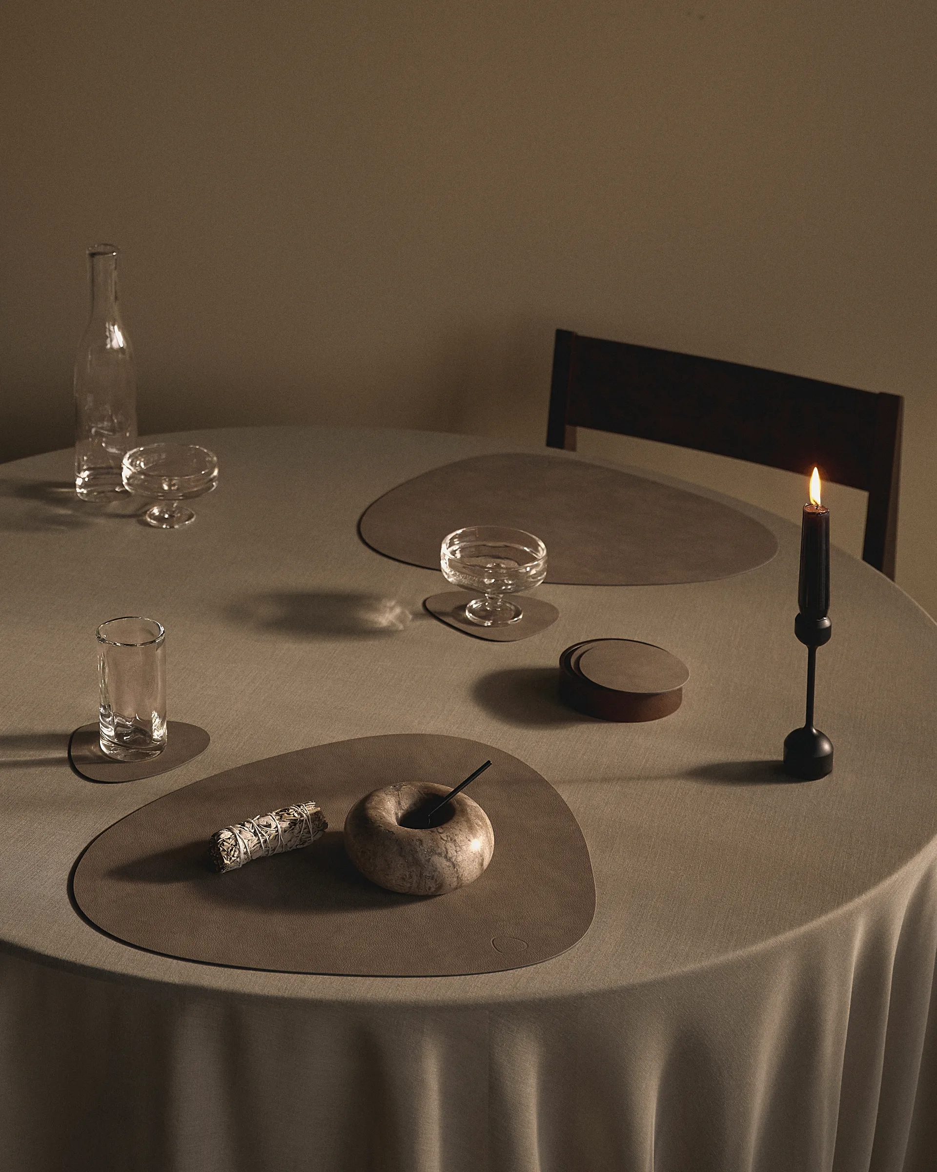 Wood Box porta sottobicchieri, Smoked-oak, cerchio, S LIND DNA