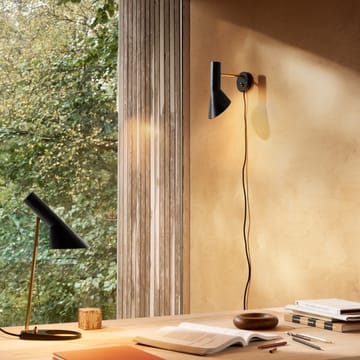 Applique AJ - Brass-black - Louis Poulsen
