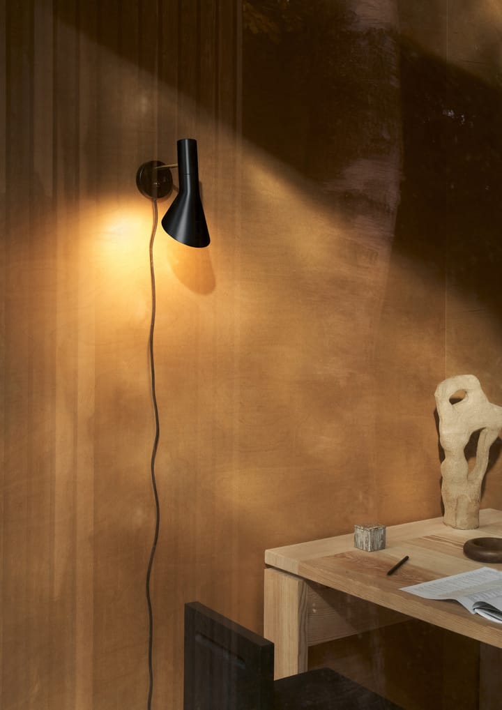 Applique AJ, Brass-black Louis Poulsen