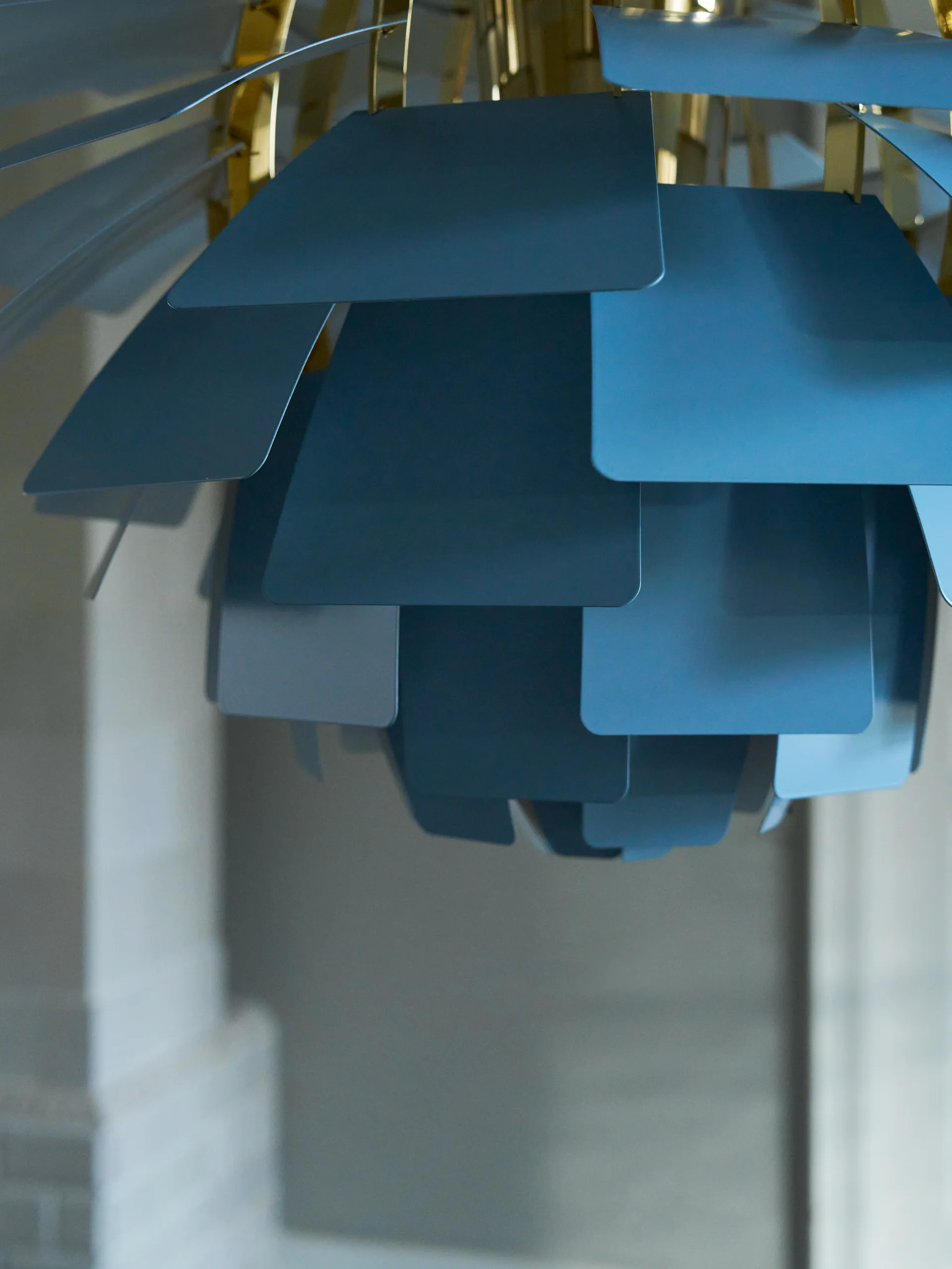 Lampada a sospensione PH Artichoke Ø 48 cm, Dusty blue-brass metallised Louis Poulsen