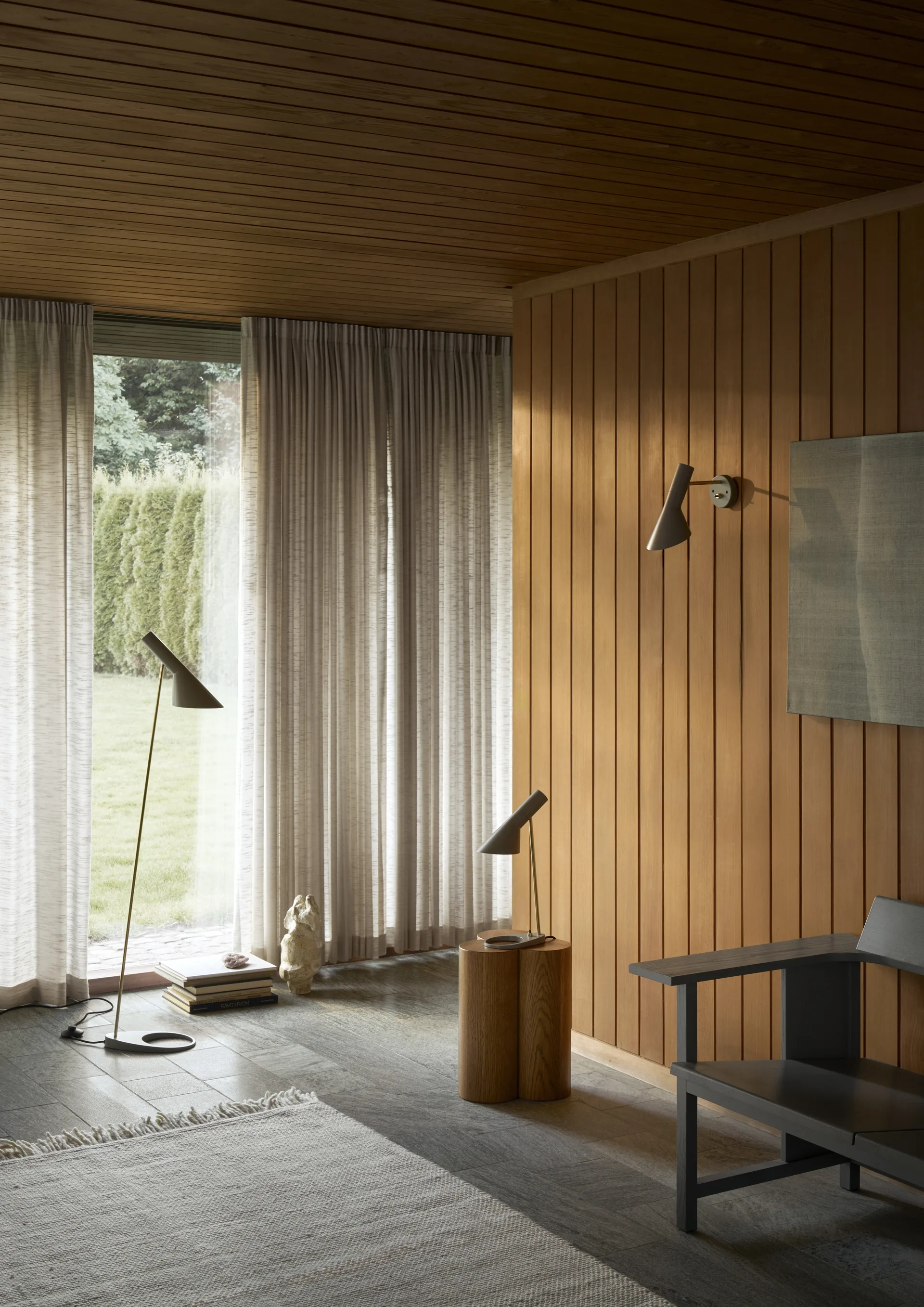 Lampada da parete AJ installazione fissa, Brass-warm grey Louis Poulsen