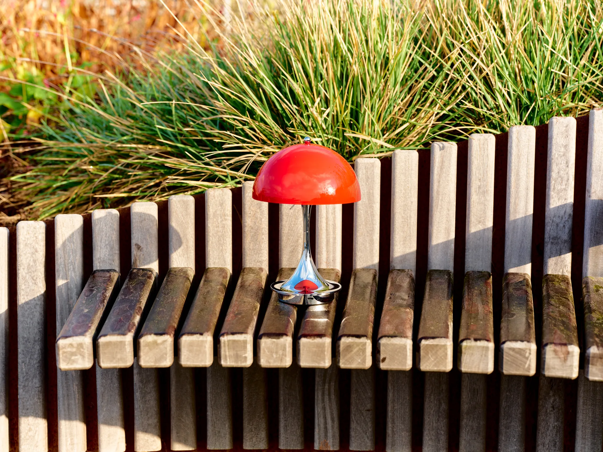 Lampada da tavolo Panthella 160 Portable v3, Original Opal Red Louis Poulsen