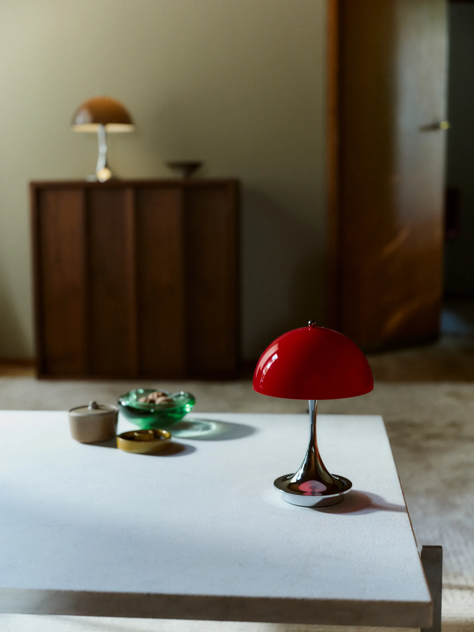 Lampada da tavolo Panthella 160 Portable v3, Original Opal Red Louis Poulsen