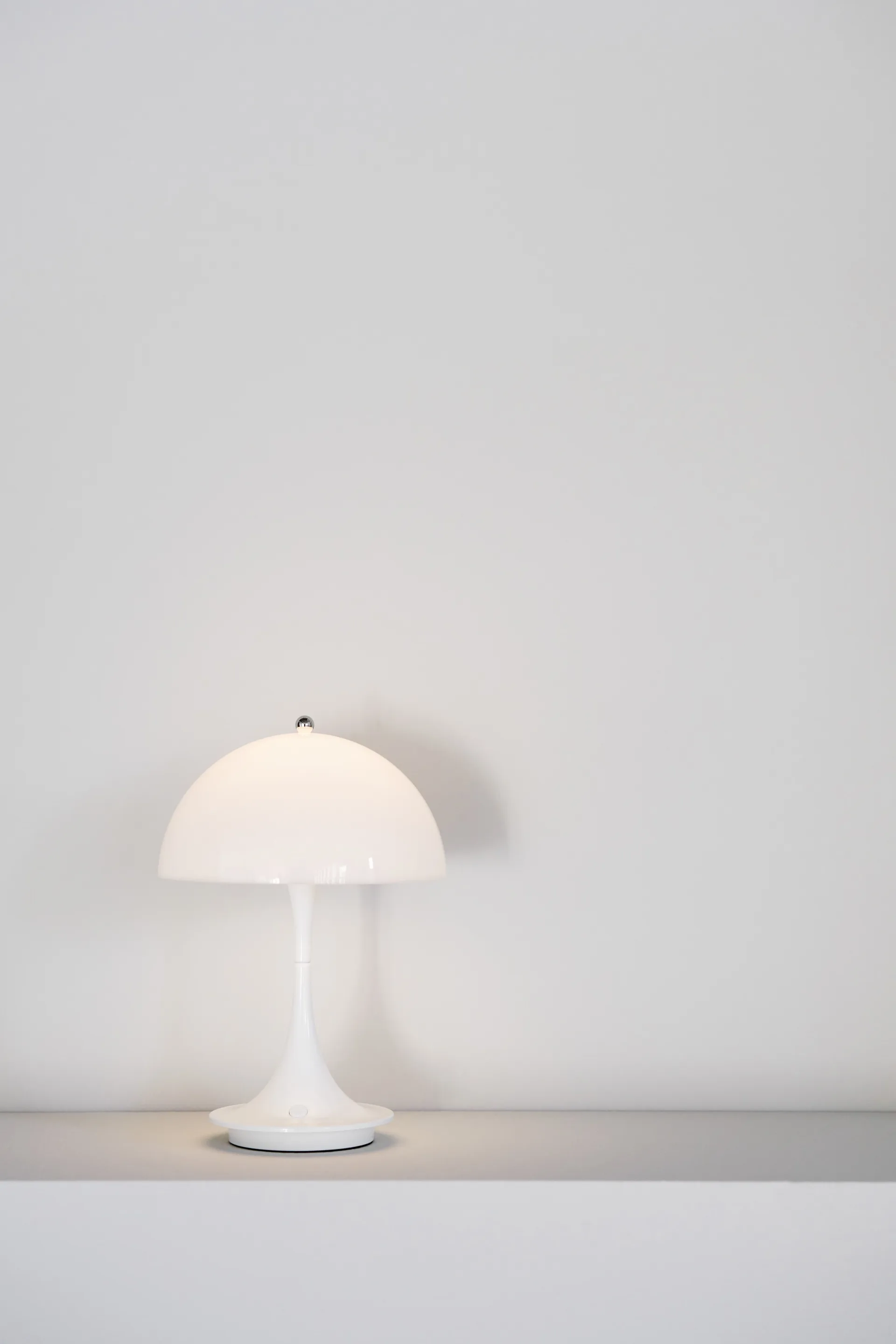 Lampada da tavolo Panthella 160 portable, Vetro opalino Louis Poulsen