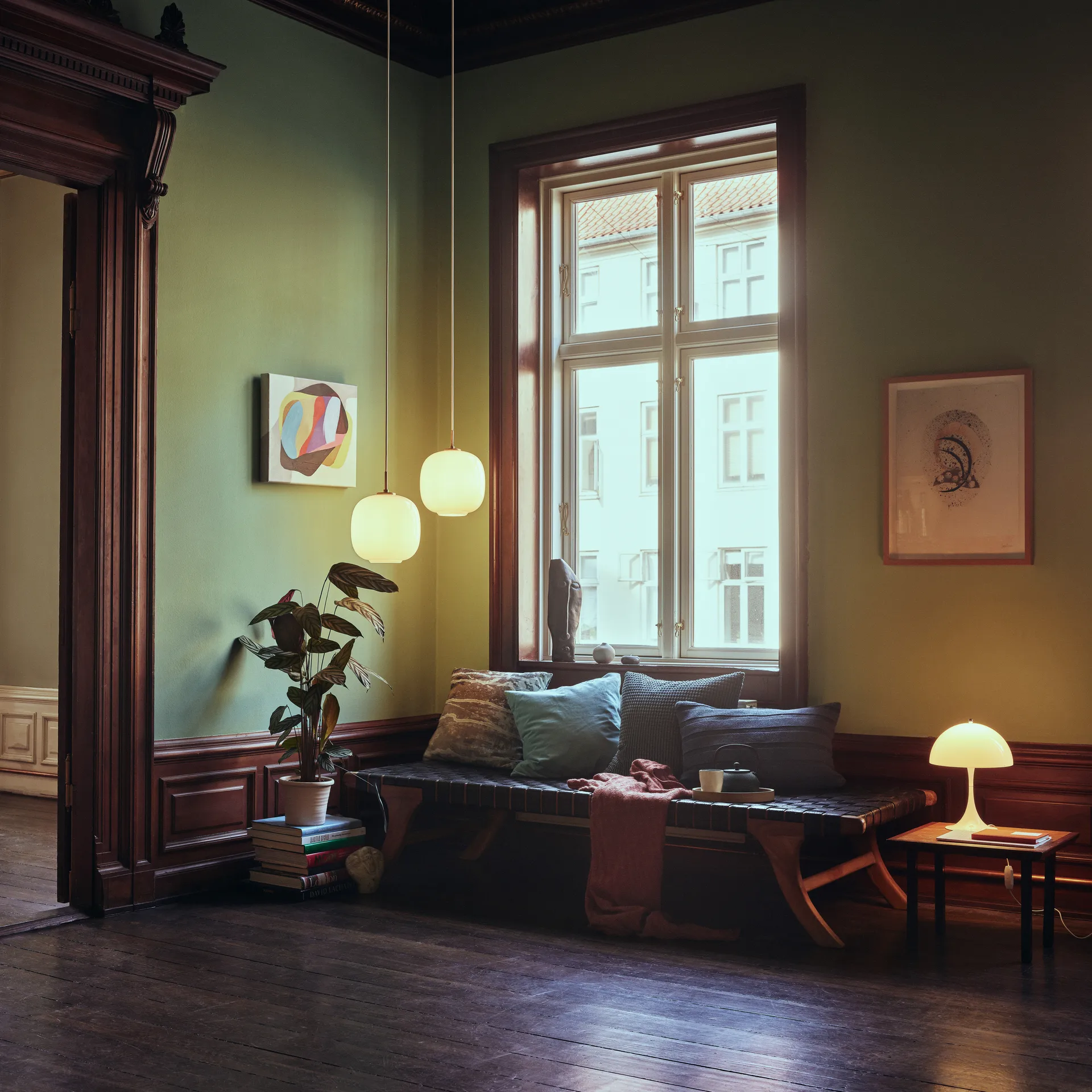 Lampada da tavolo Panthella 250, Bianco opalino Louis Poulsen