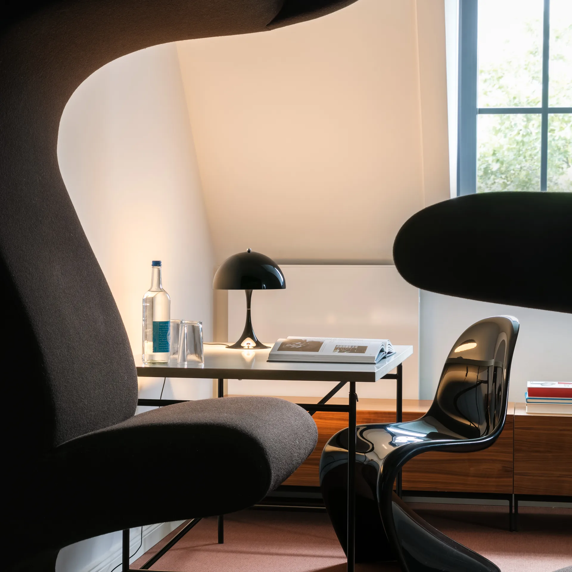 Lampada da tavolo Panthella 250, Nero Louis Poulsen