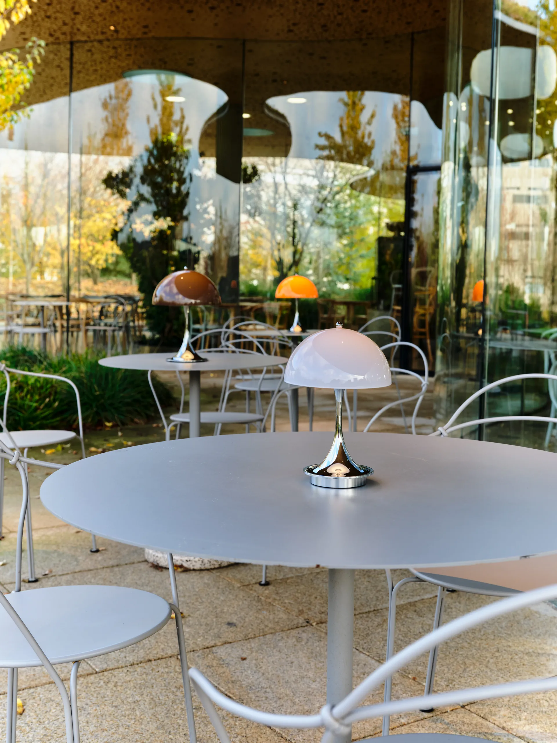 Lampada da tavolo Panthella 250 portable V3, Original Opal Brown Louis Poulsen