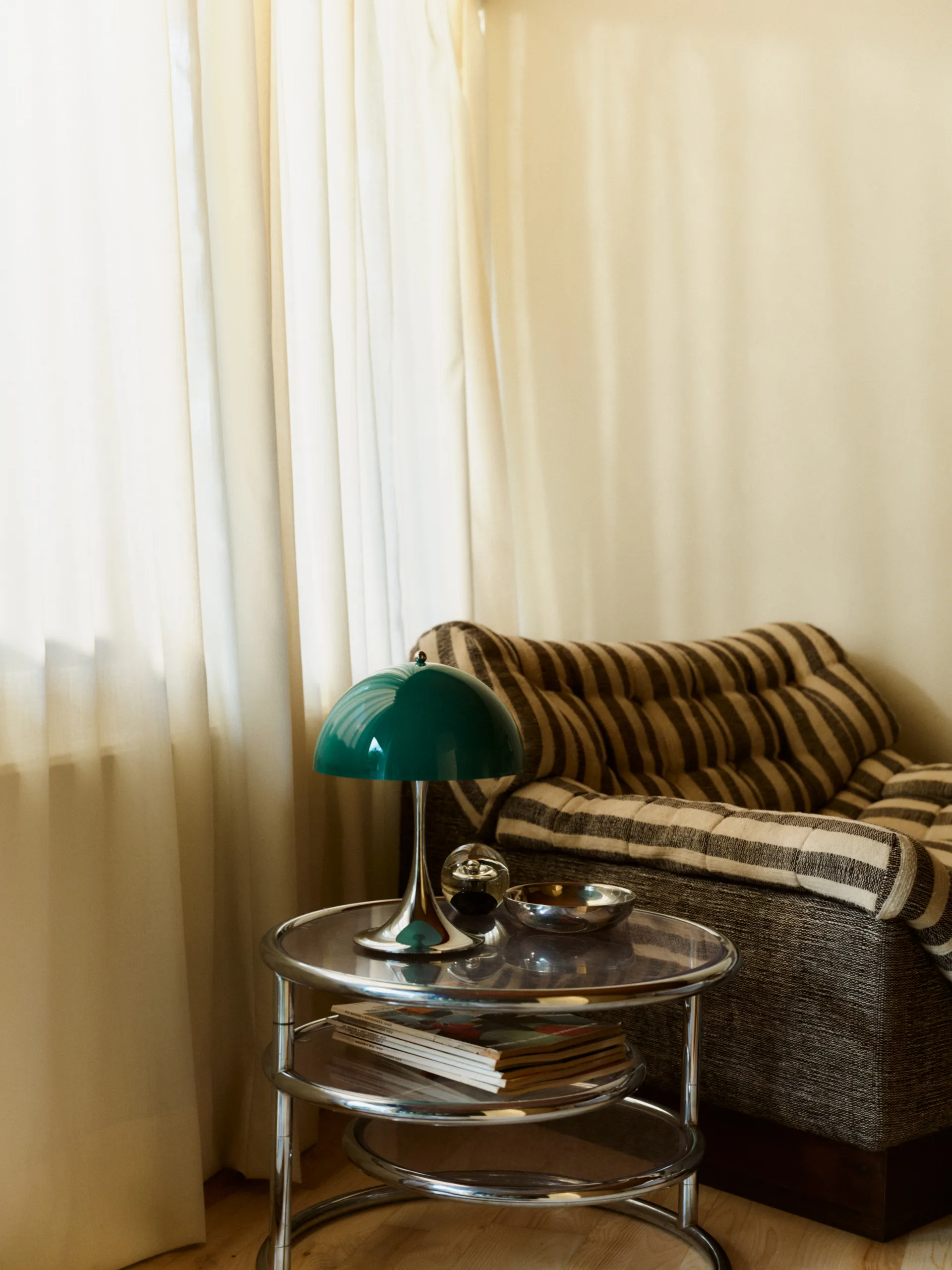 Lampada da tavolo Panthella 250 portable V3, Original Opal Green Louis Poulsen