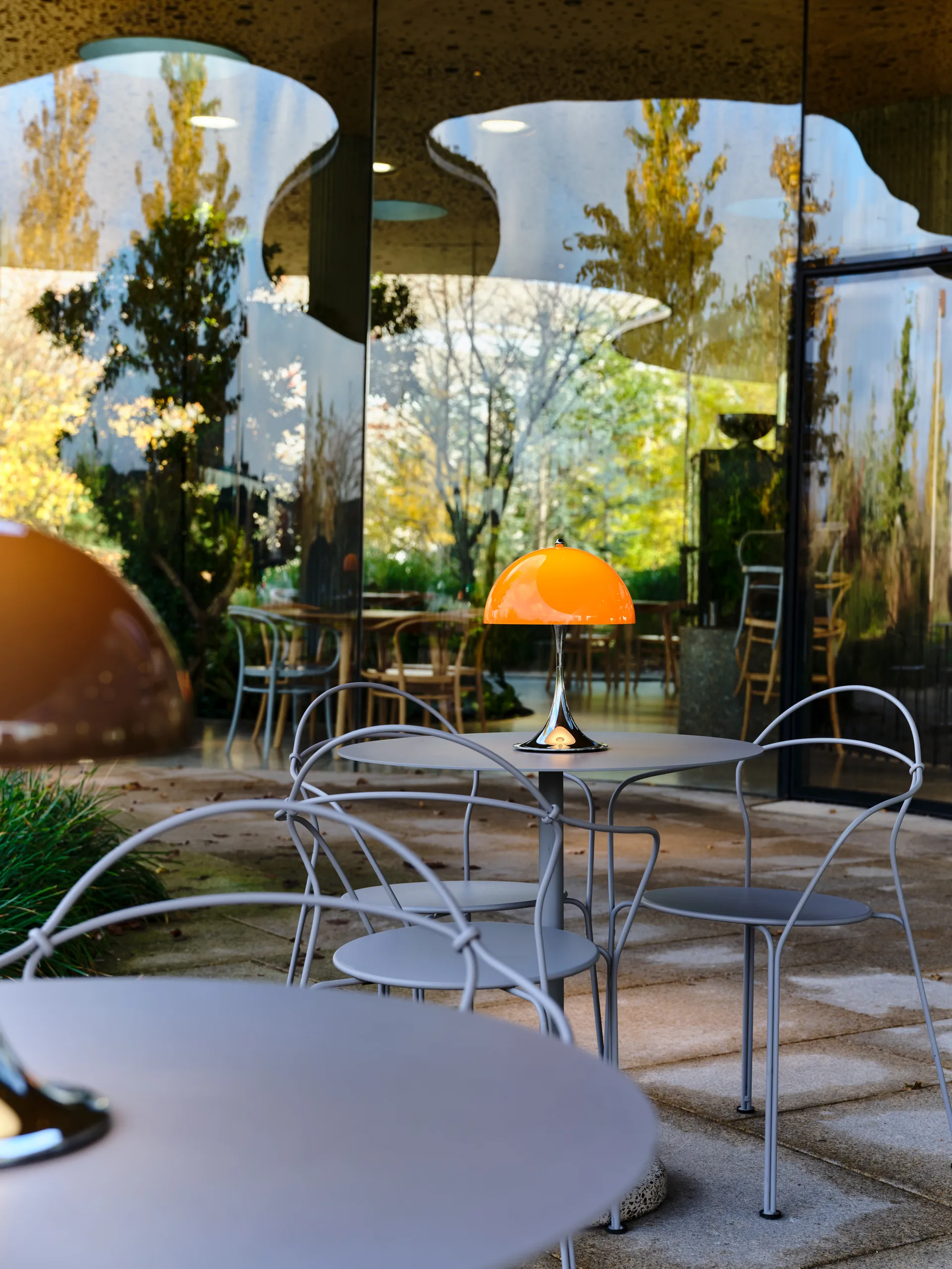 Lampada da tavolo Panthella 250 portable V3, Original Opal Orange Louis Poulsen