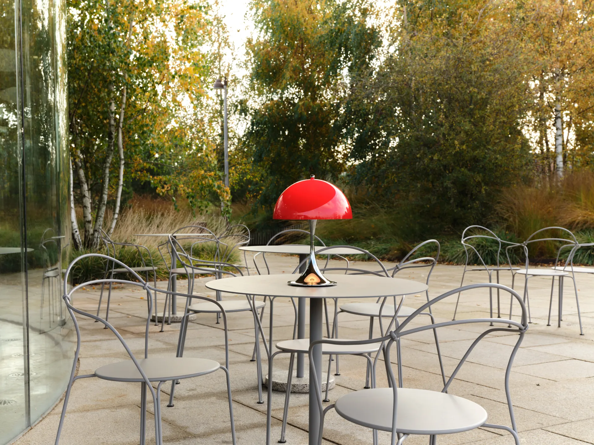 Lampada da tavolo Panthella 250 portable V3, Original Opal Red Louis Poulsen