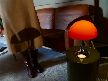 Lampada da tavolo Panthella 250 portable V3 - Original Opal Red - Louis Poulsen