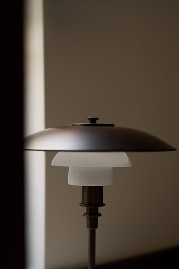 Lampada da tavolo PH 3/2 Luna - Aged brass-vetro opale - Louis Poulsen