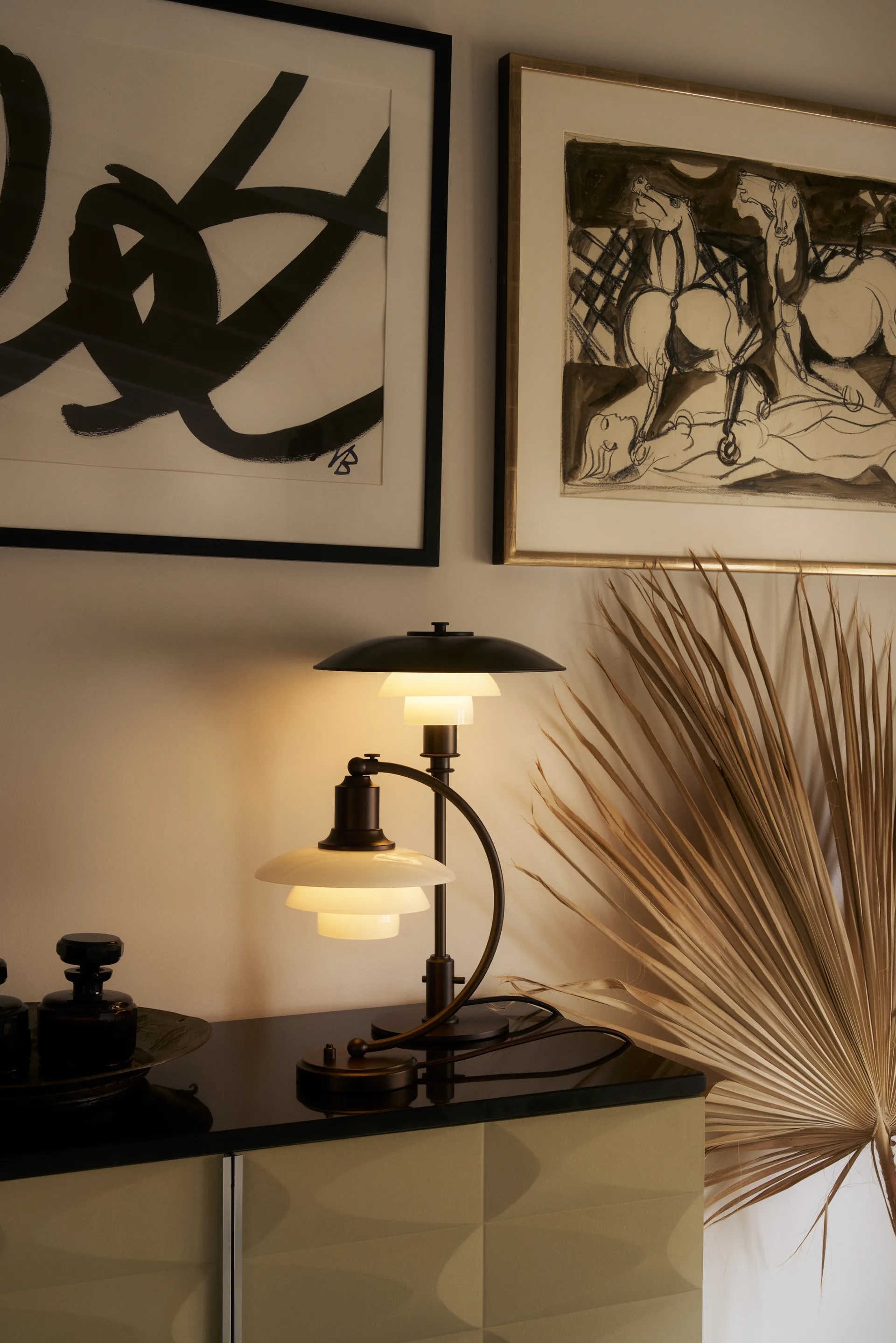 Lampada da tavolo PH 3/2 Luna, Aged brass-vetro opale Louis Poulsen