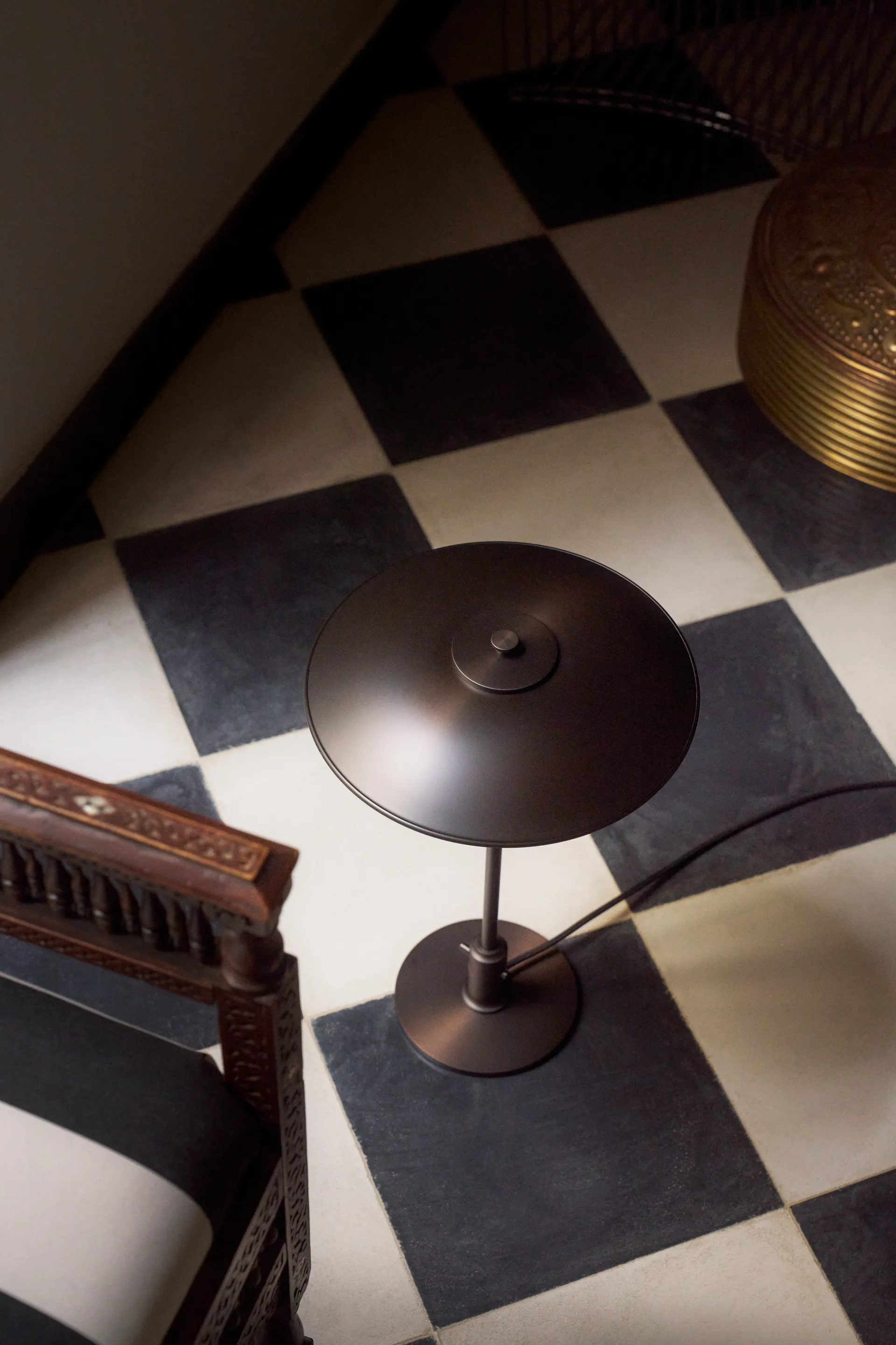 Lampada da tavolo PH 3/2 Luna, Aged brass-vetro opale Louis Poulsen