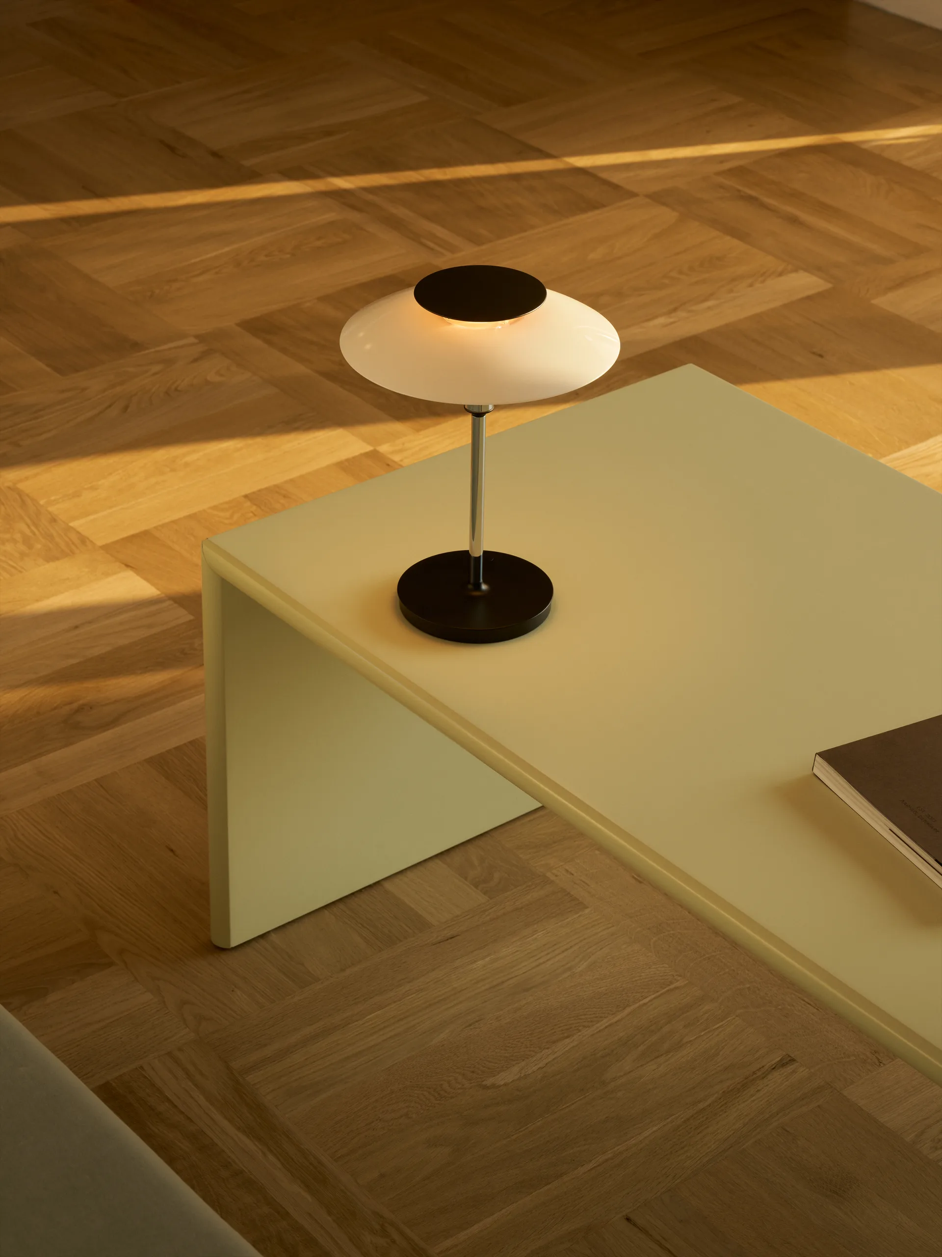 Lampada da tavolo PH 80 portatile, Opale bianco, cromato Louis Poulsen