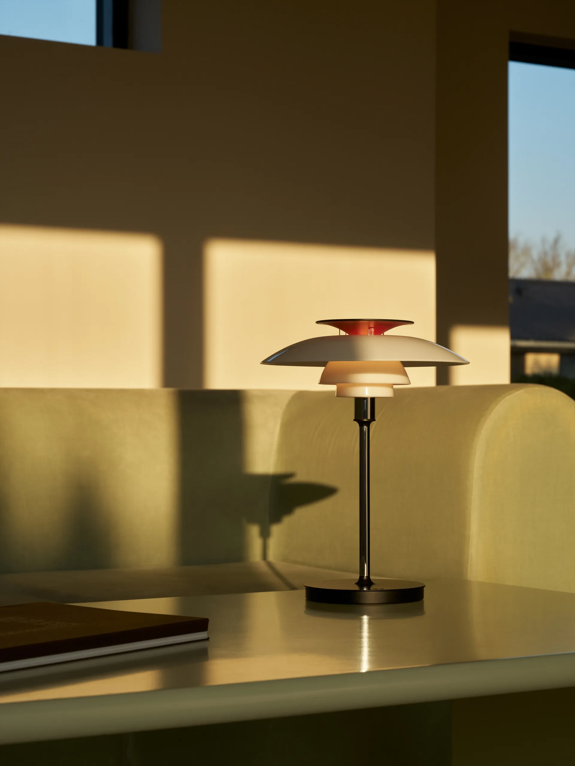 Lampada da tavolo PH 80 portatile, Opale bianco, cromato Louis Poulsen