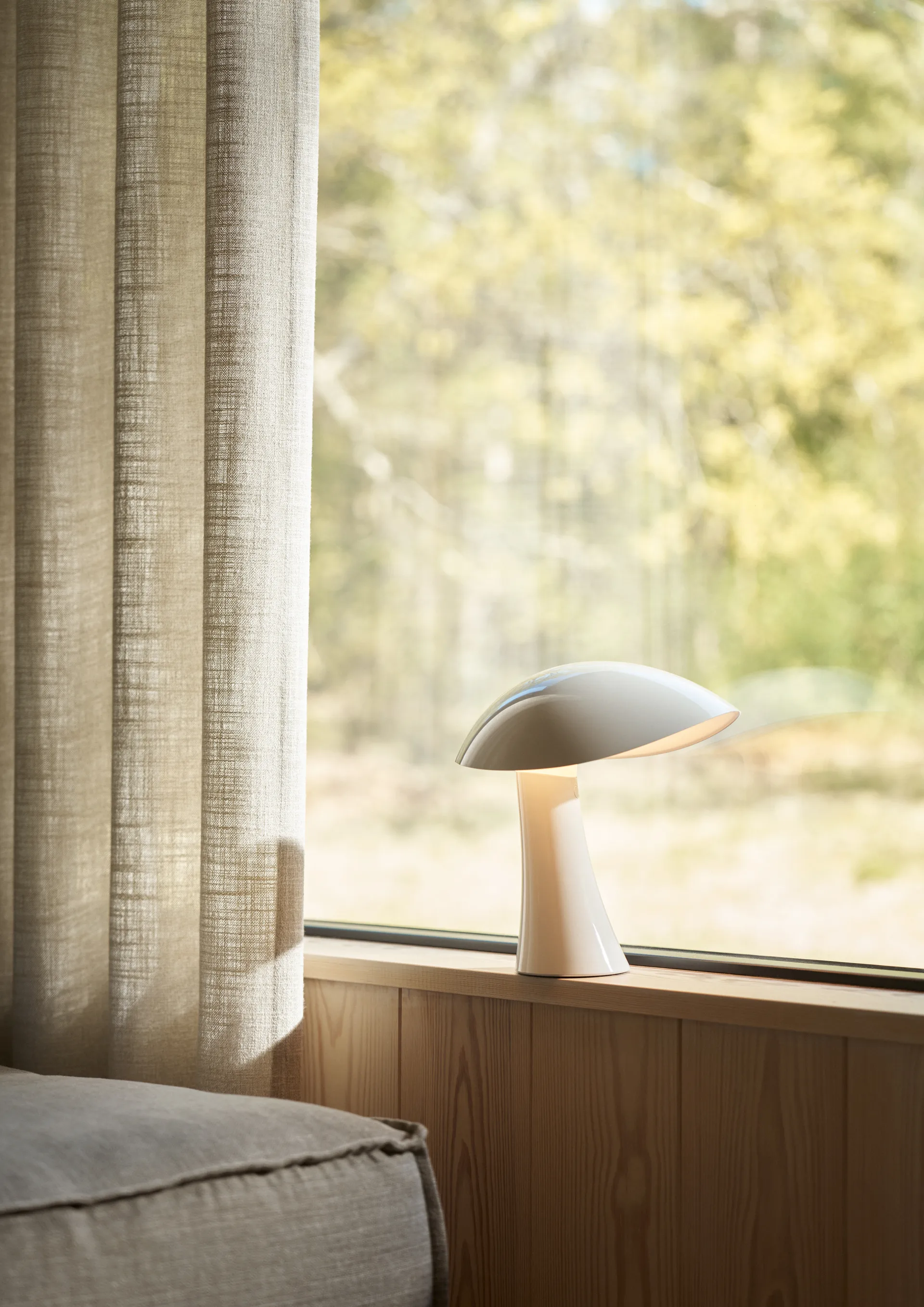 Lampada da tavolo Rumee 220 portatile, Cloud White Louis Poulsen