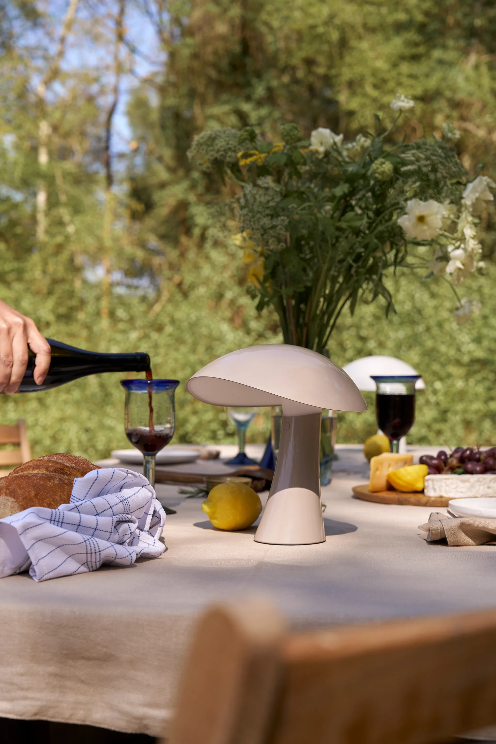 Lampada da tavolo Rumee 220 portatile, Earth Grey Louis Poulsen