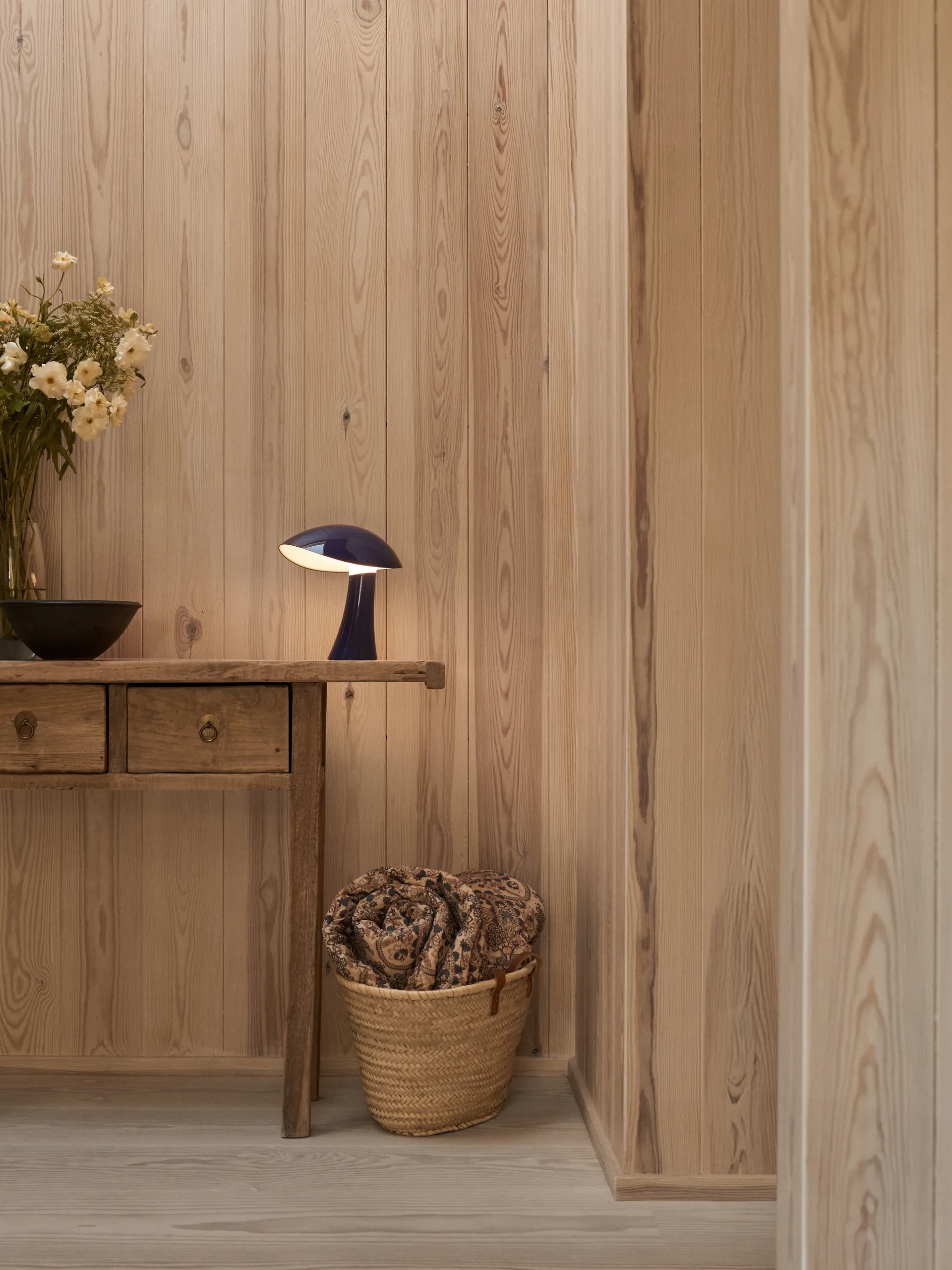 Lampada da tavolo Rumee 220 portatile, Night Blue Louis Poulsen