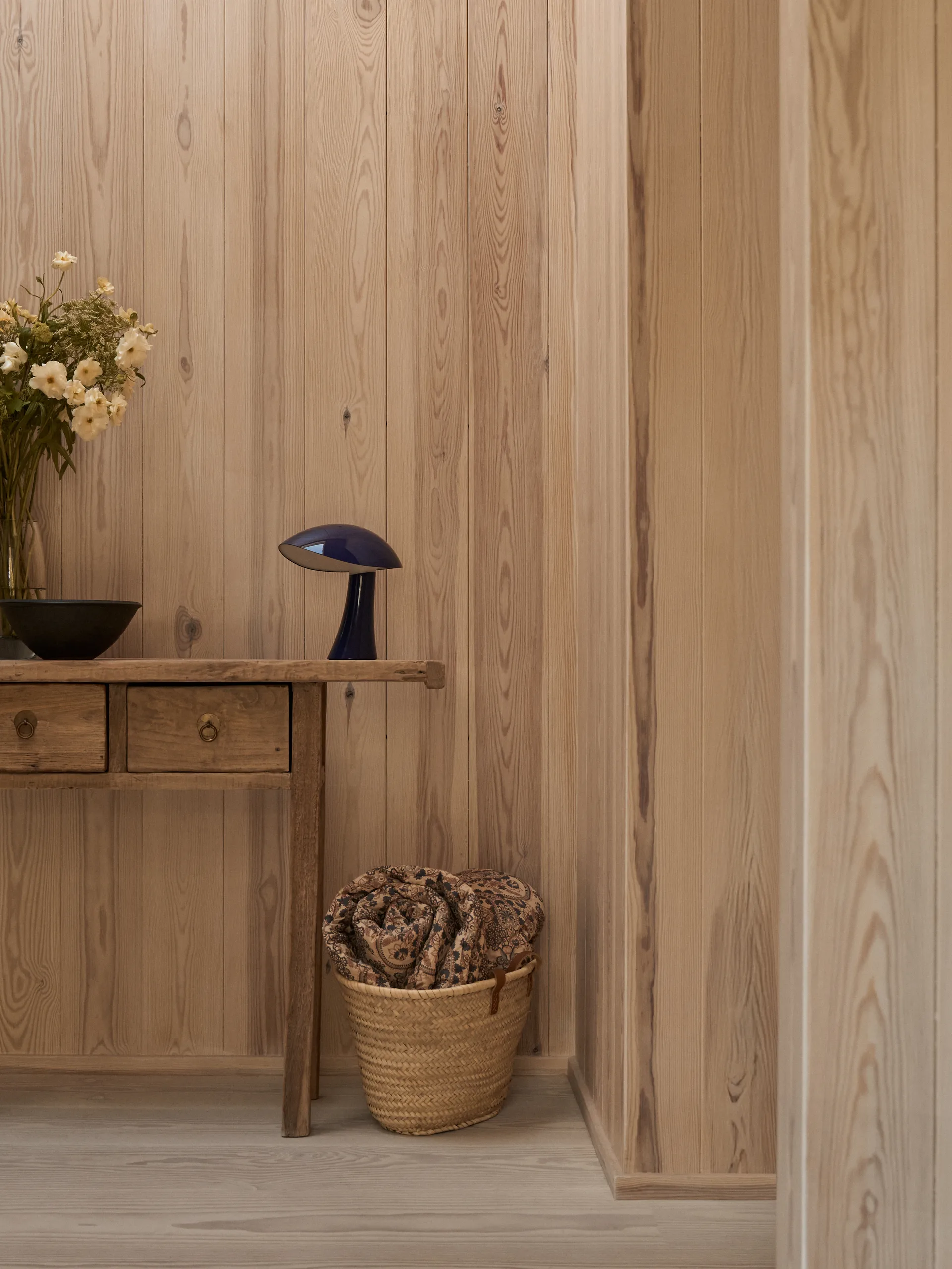 Lampada da tavolo Rumee 220 portatile, Night Blue Louis Poulsen