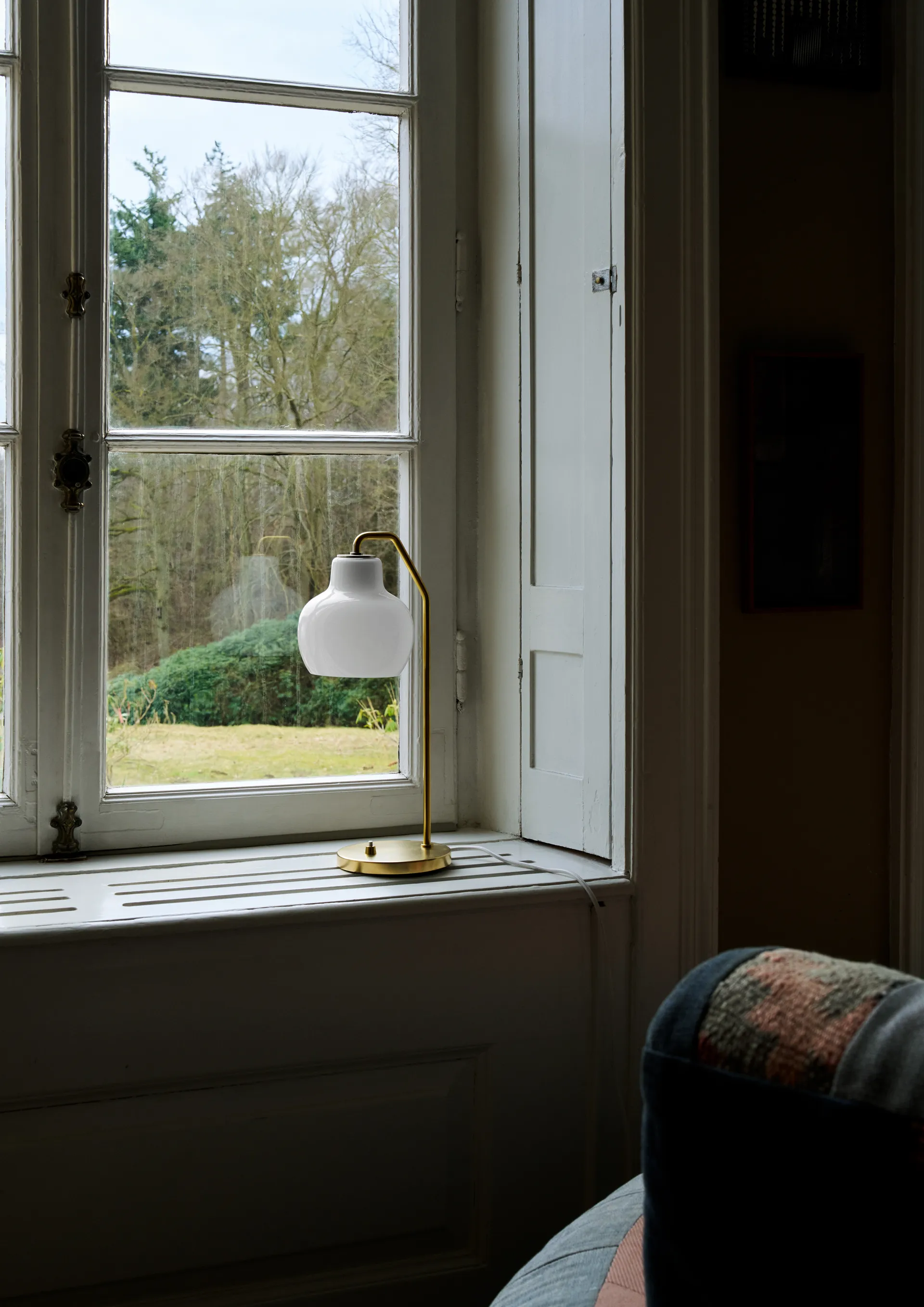 Lampada da tavolo VL Ring Crown Ø15 cm, Ottone-vetro opale Louis Poulsen