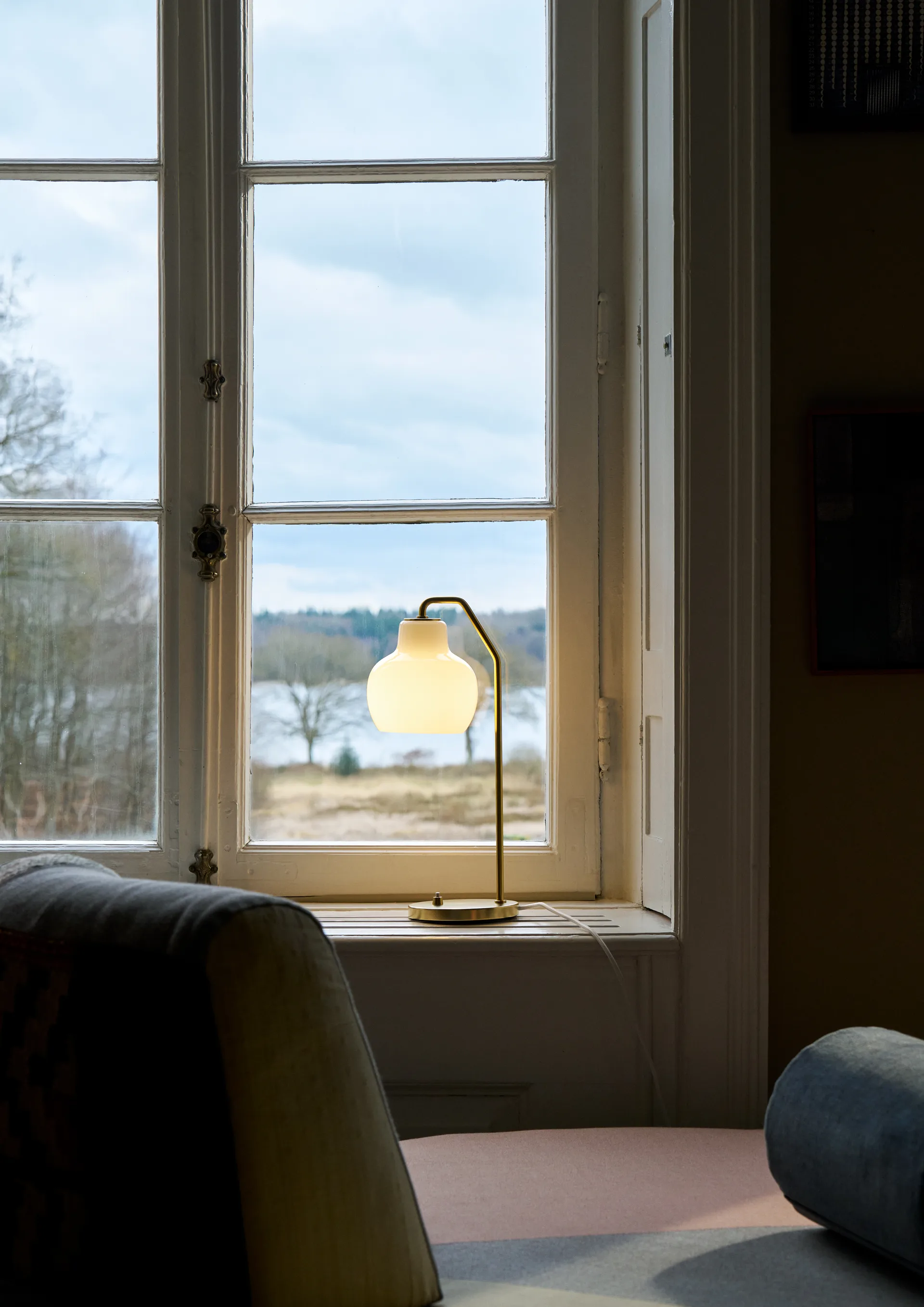 Lampada da tavolo VL Ring Crown Ø15 cm, Ottone-vetro opale Louis Poulsen