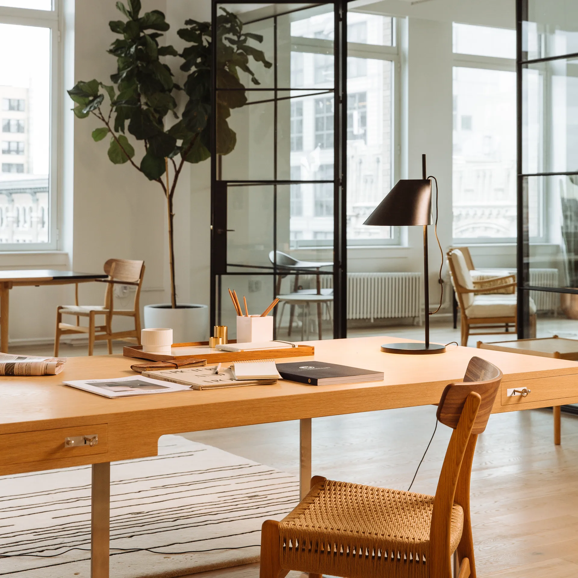 Lampada da tavolo Yuh, Nero Louis Poulsen