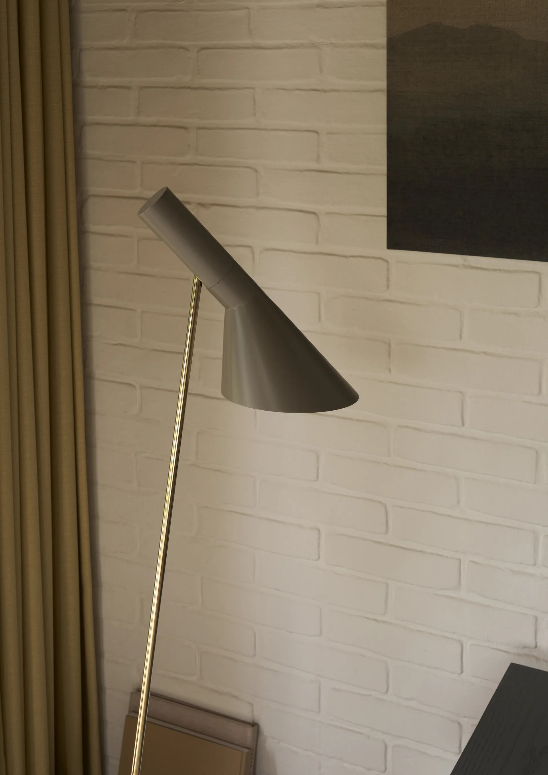 Lampada da terra AJ, Brass-warm grey Louis Poulsen