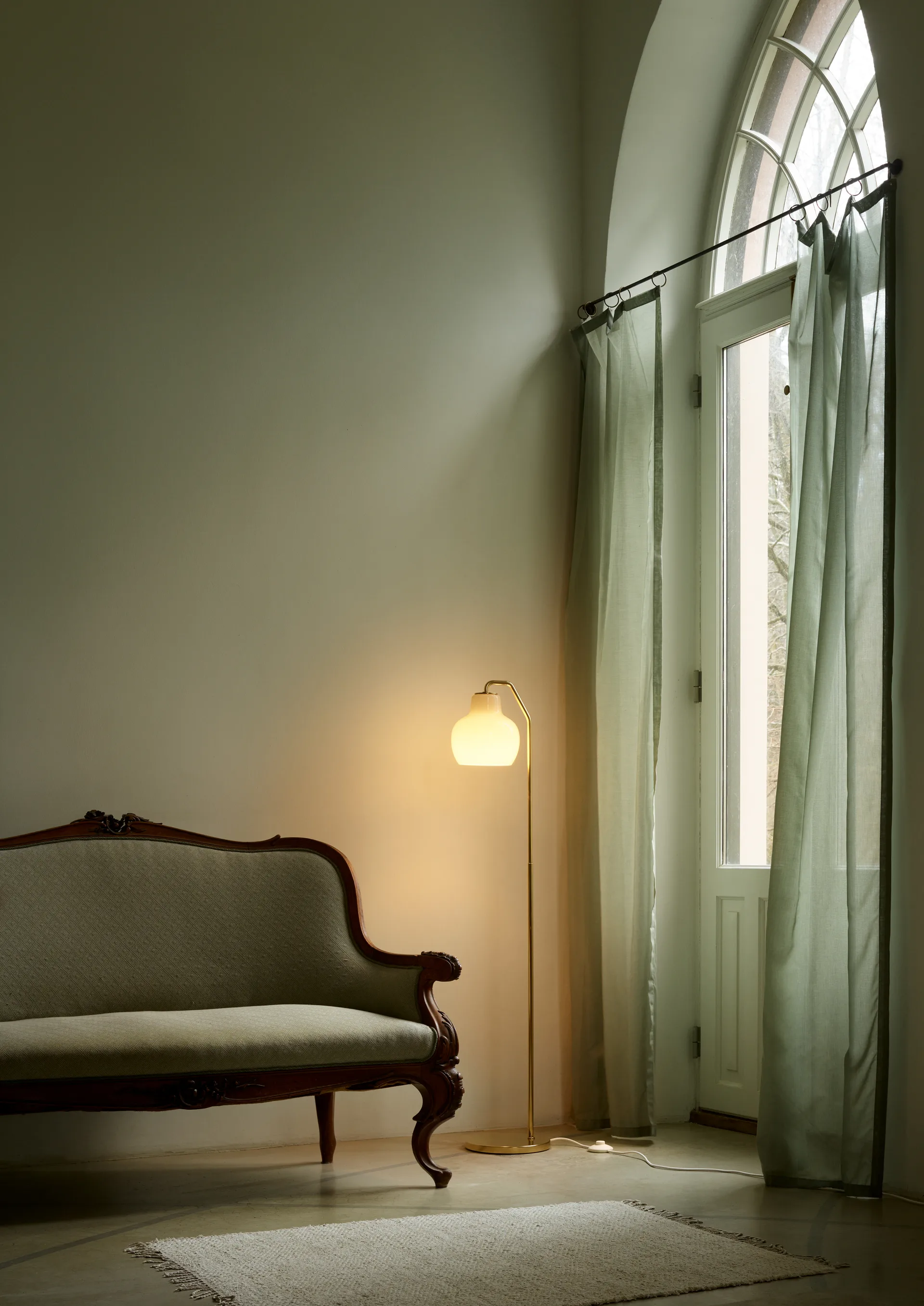 Lampada da terra VL Ring Crown , Ottone-vetro opale Louis Poulsen