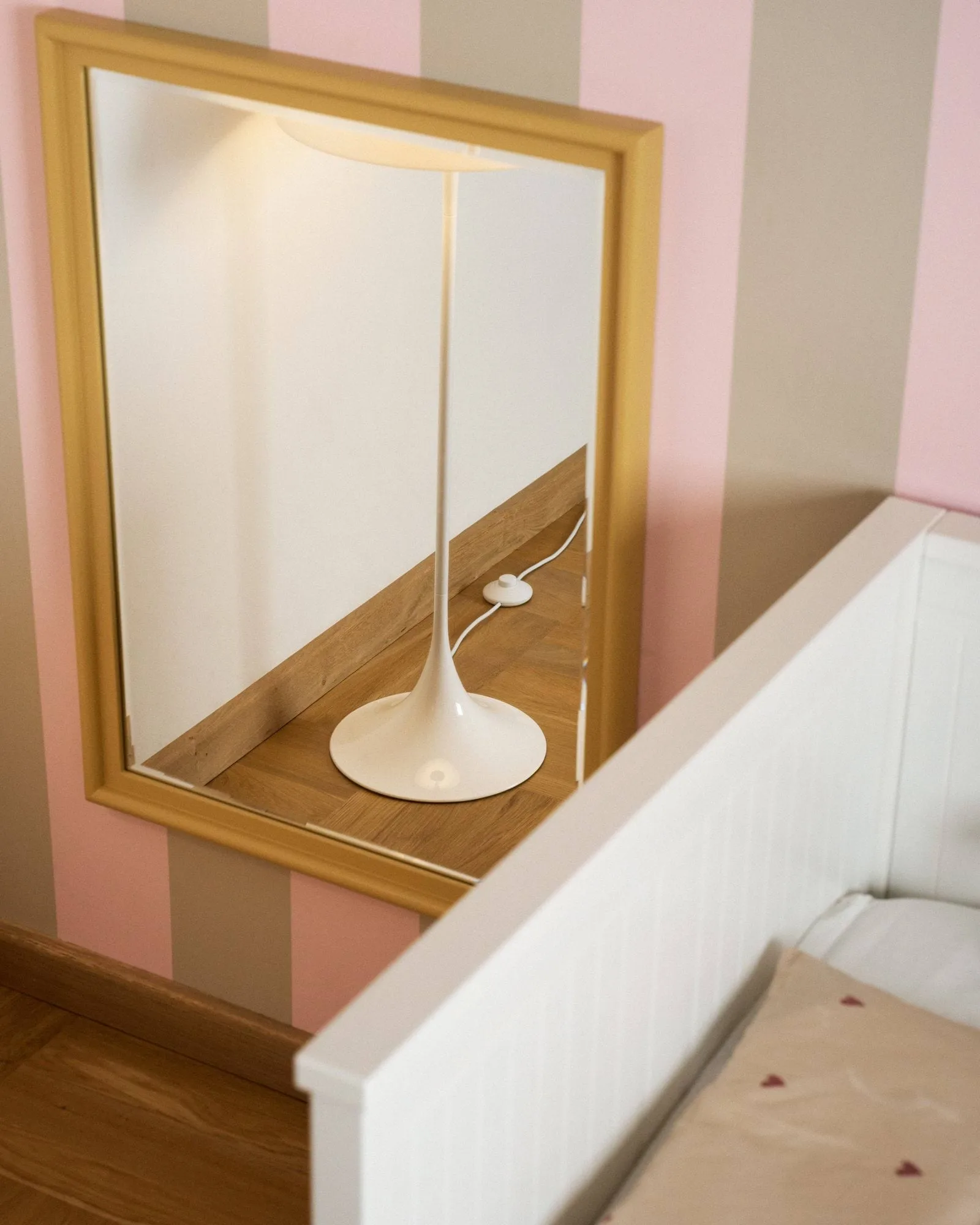 Panthella 400 lampada da terra, Opal white Louis Poulsen