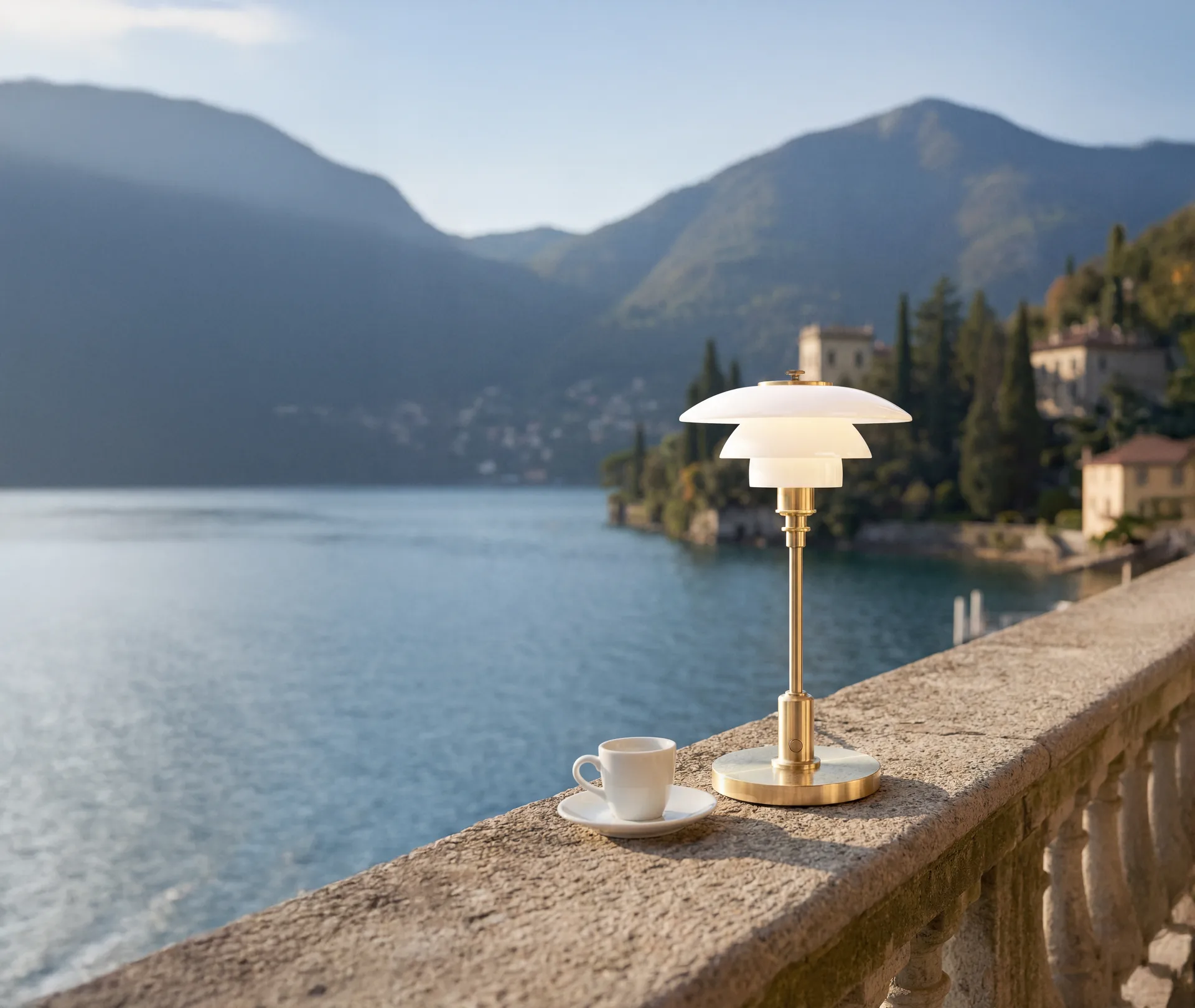 PH 1/1 lampada da tavolo portatile, Placcato in ottone Louis Poulsen