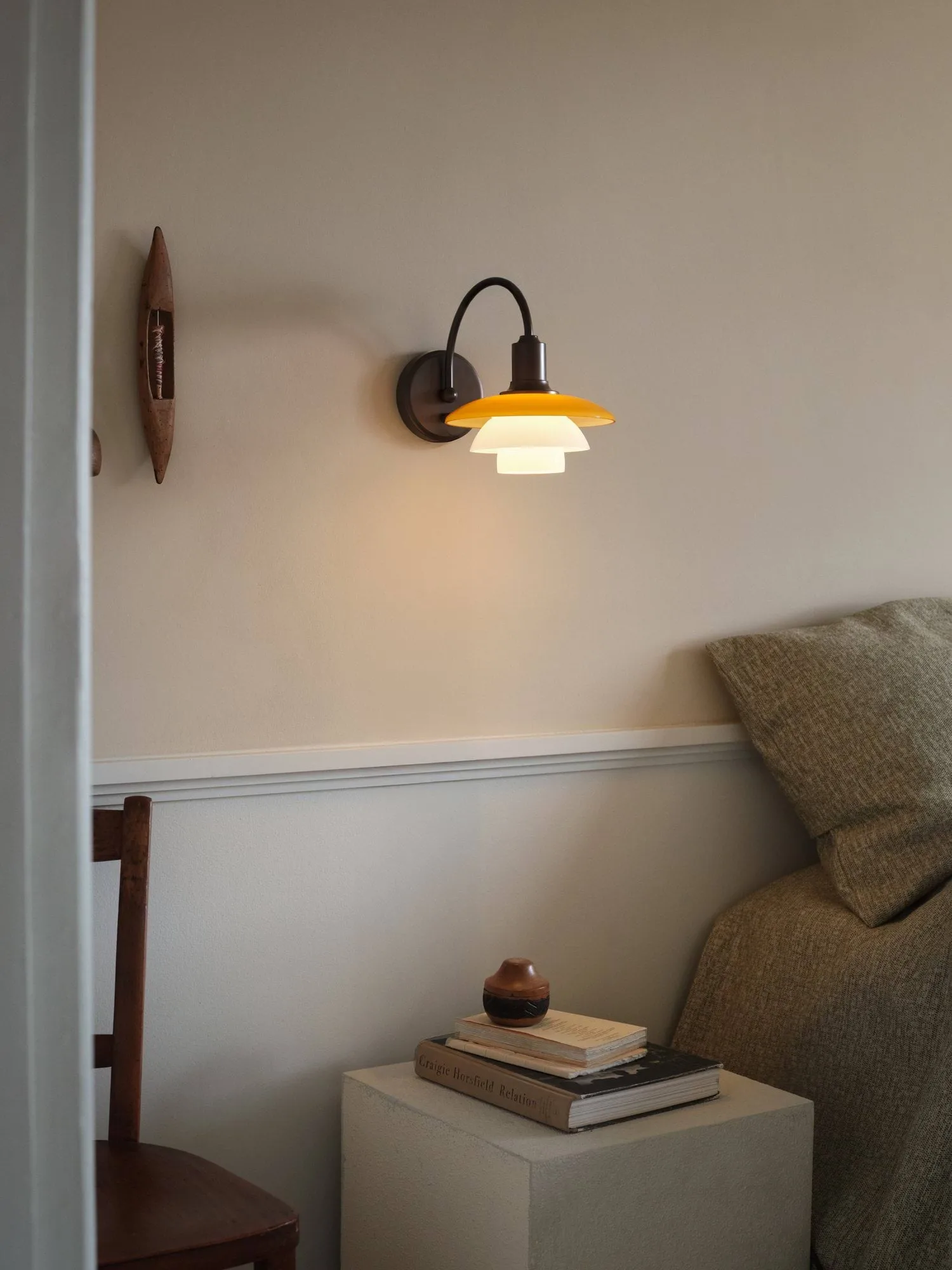 PH 2/2 Centenary Edition applique, Amber-opal white, spina elettrica Louis Poulsen