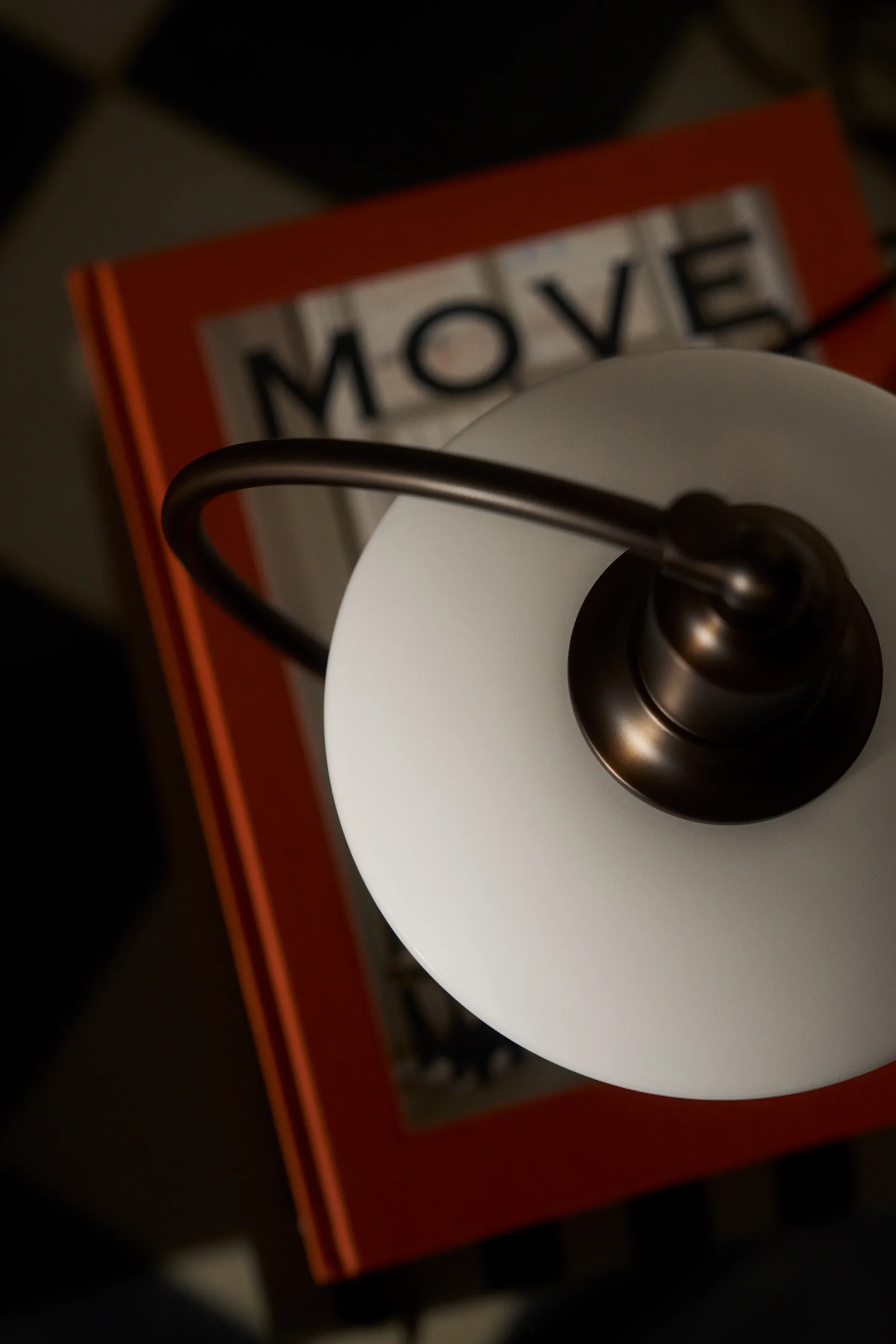 PH 2/2 Luna, Aged brass-vetro opalino Louis Poulsen