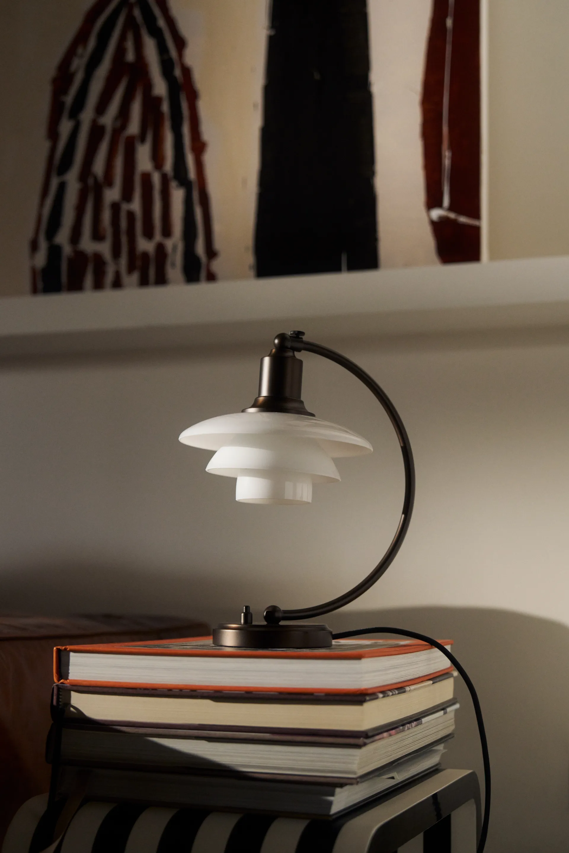 PH 2/2 Luna, Aged brass-vetro opalino Louis Poulsen