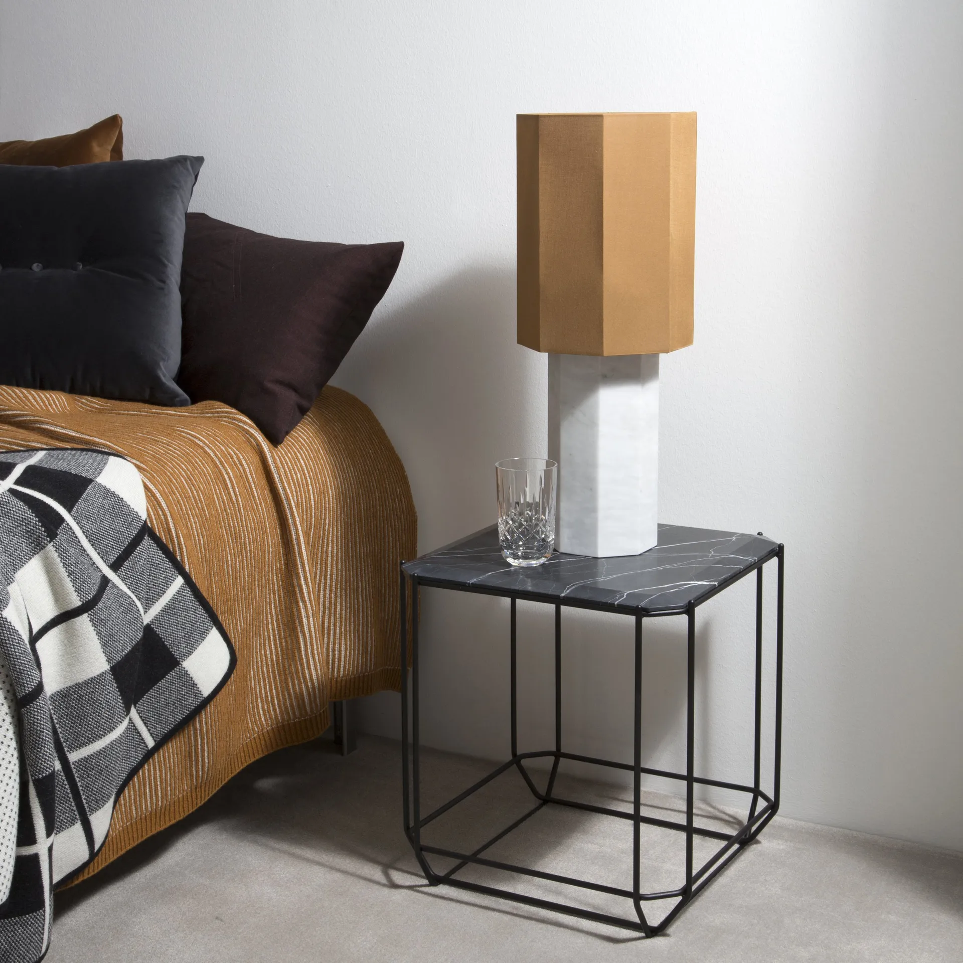 Base lampada The eight over eight, marmo bianco Louise Roe