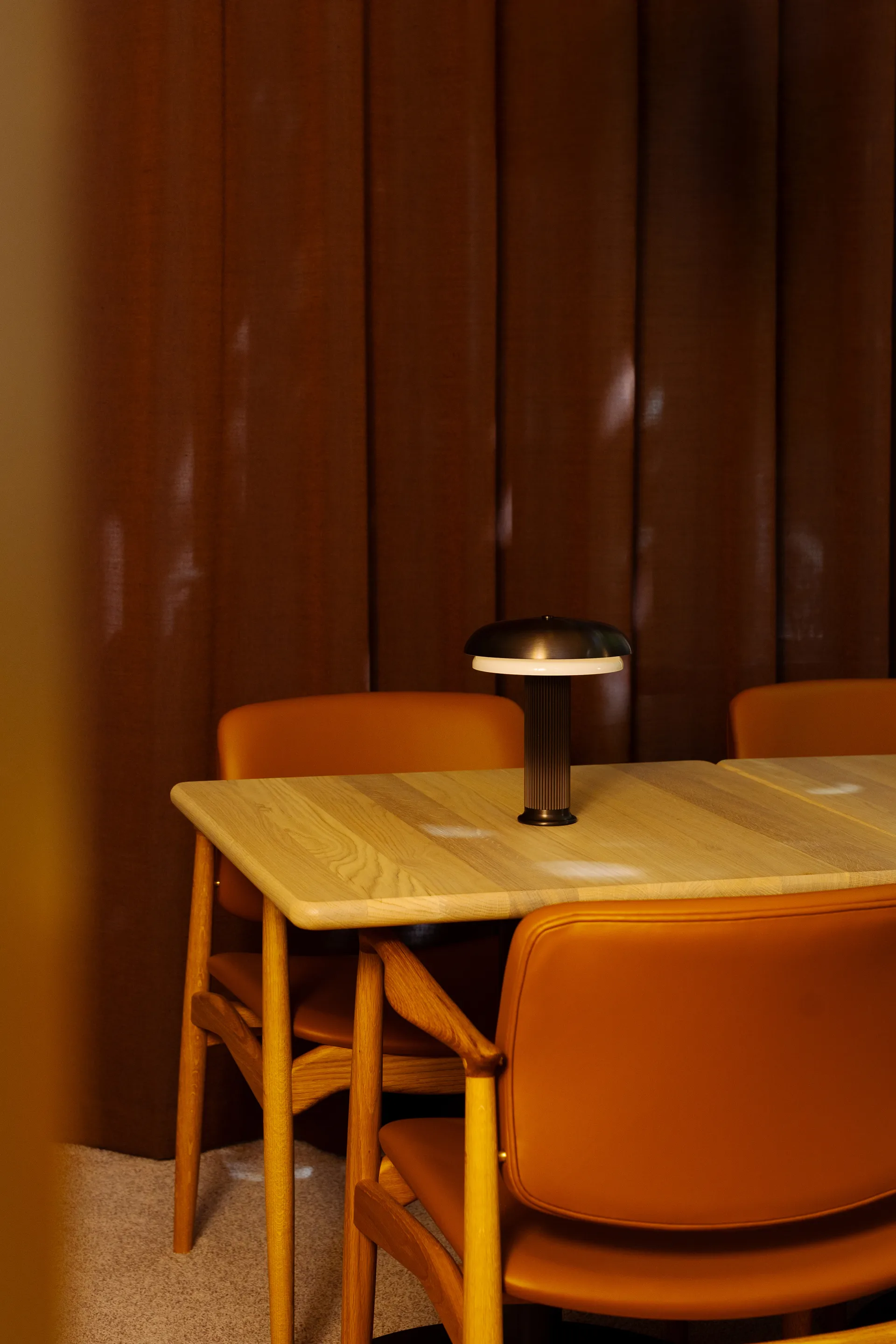 Lampada da tavolo portatile Noote, Bronzo LYFA