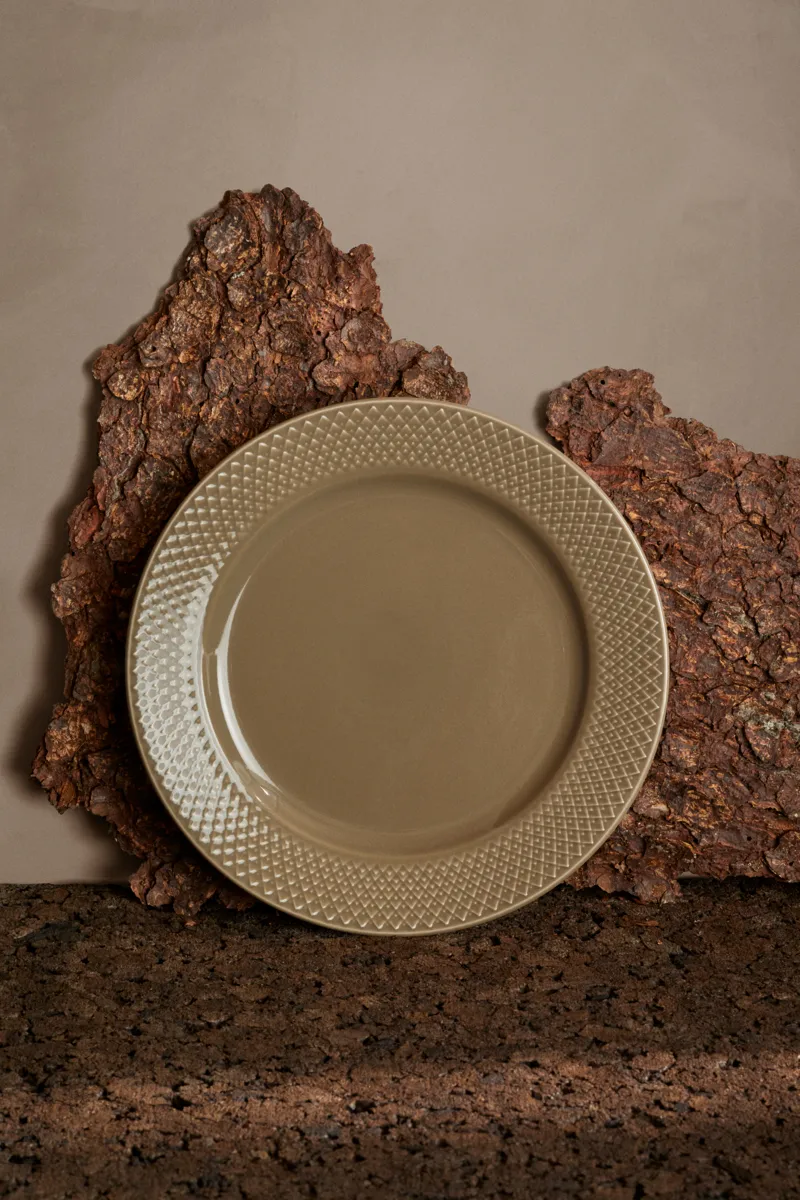 Piatto da pranzo Rhombe Earth Ø23 cm, Argilla Lyngby Porcelæn