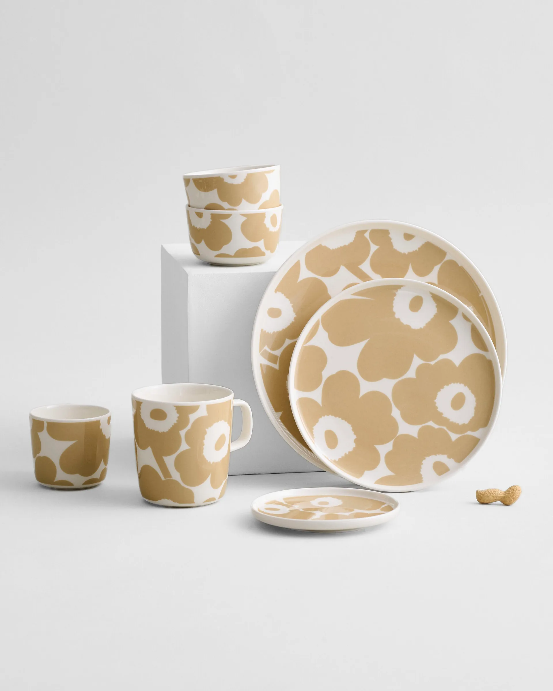 Piatto Unikko beige-bianco, Ø 20 cm
​ Marimekko