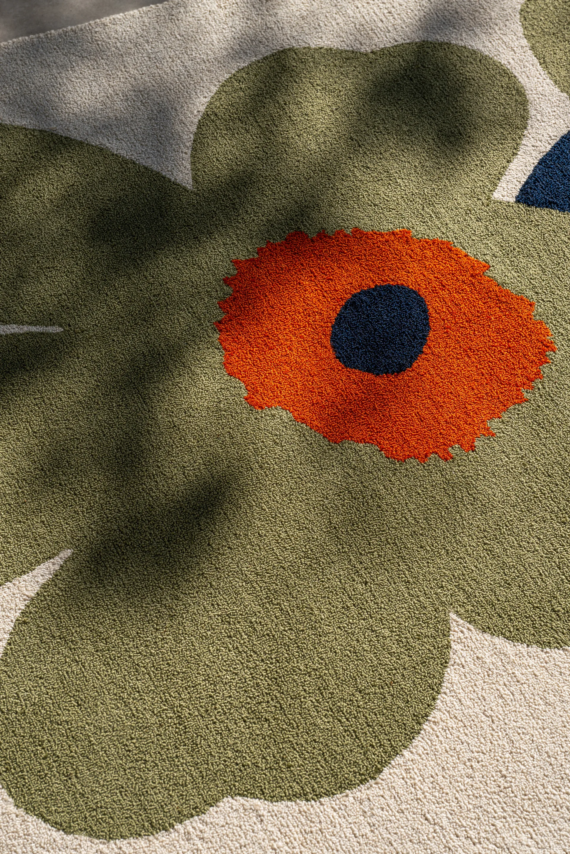 Tappeto da esterno Unikko anniversary, Dusty green, 140x200 cm Marimekko