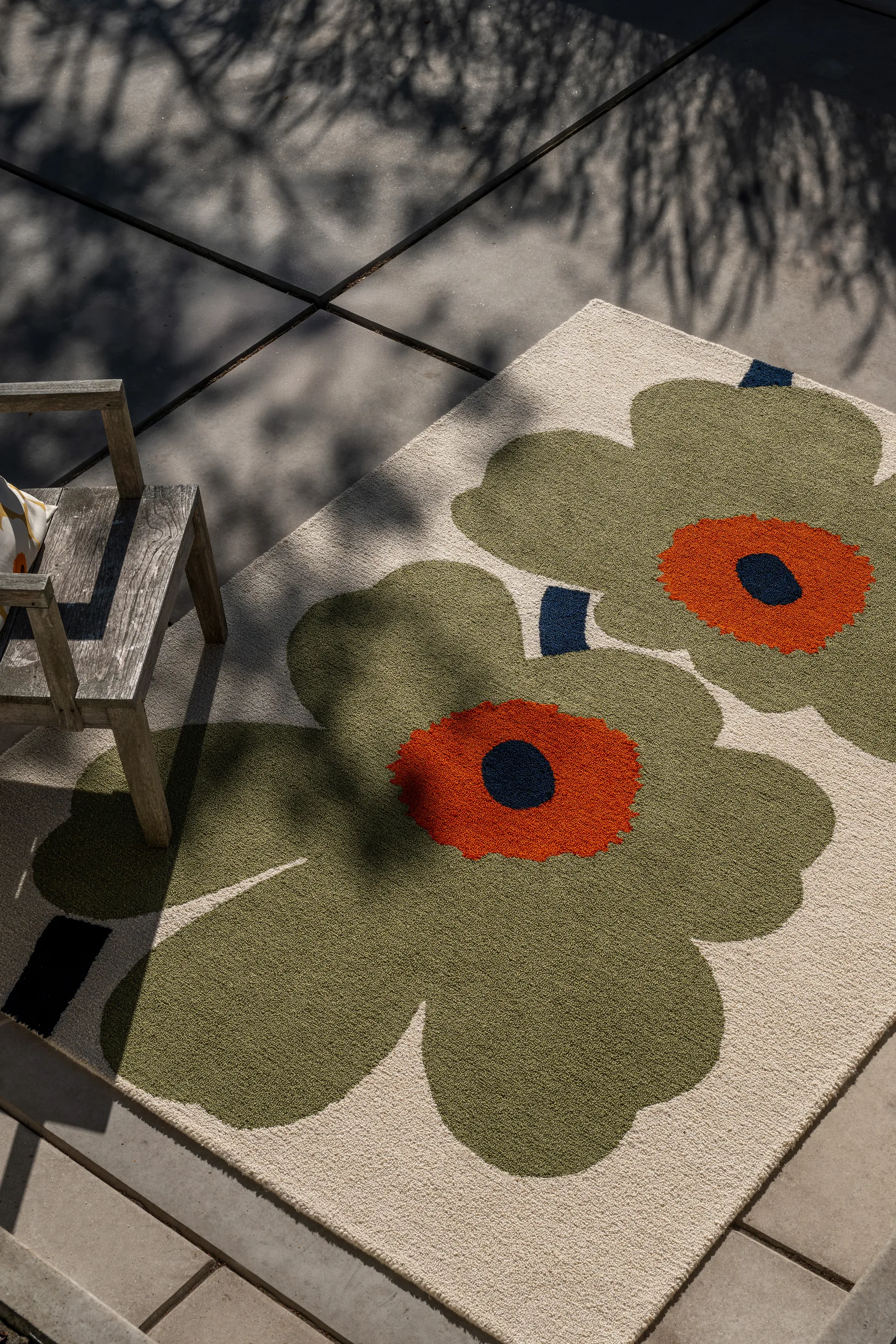 Tappeto da esterno Unikko anniversary, Dusty green, 200x280 cm Marimekko