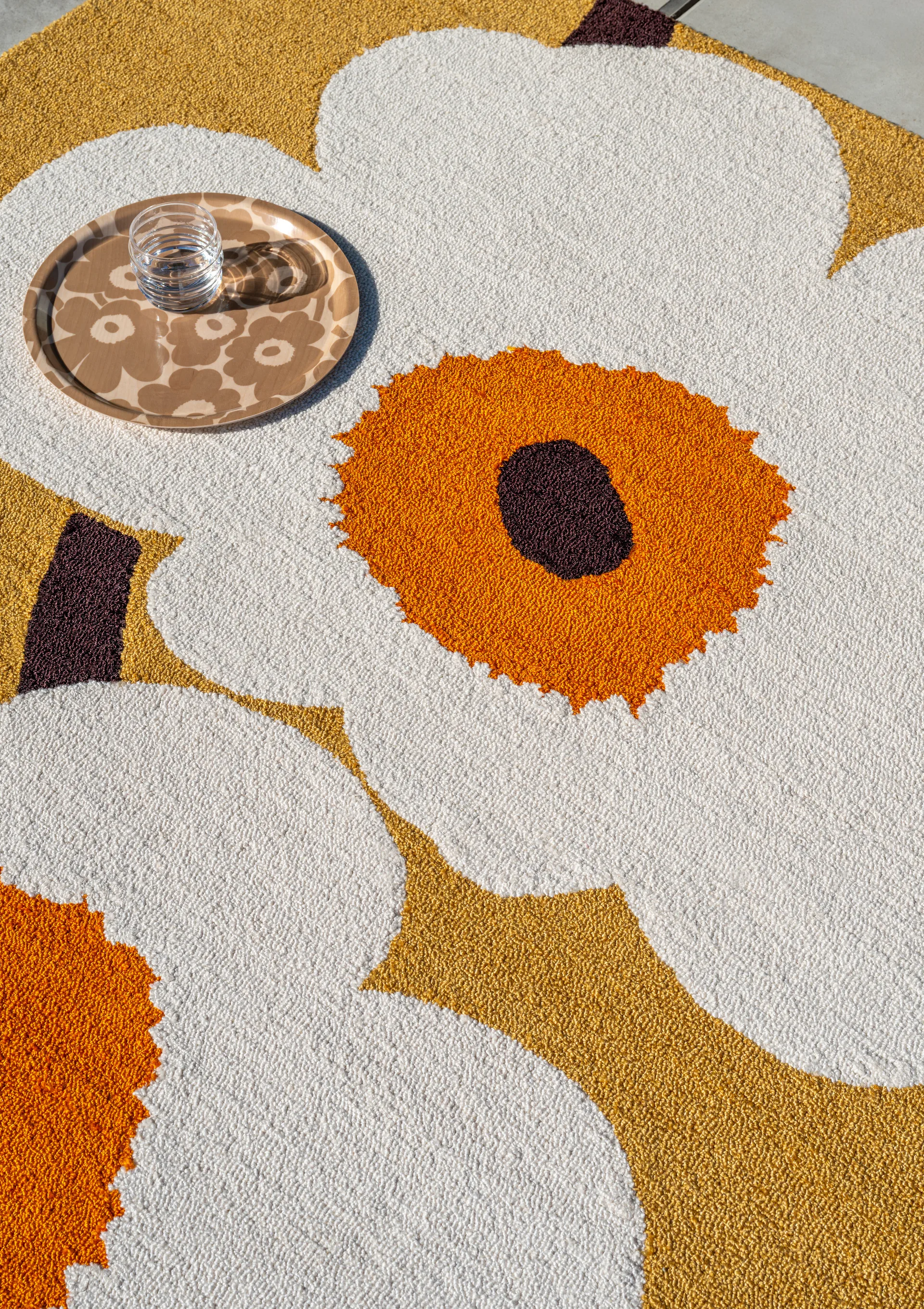 Tappeto da esterno Unikko anniversary, Honey, 140x200 cm Marimekko