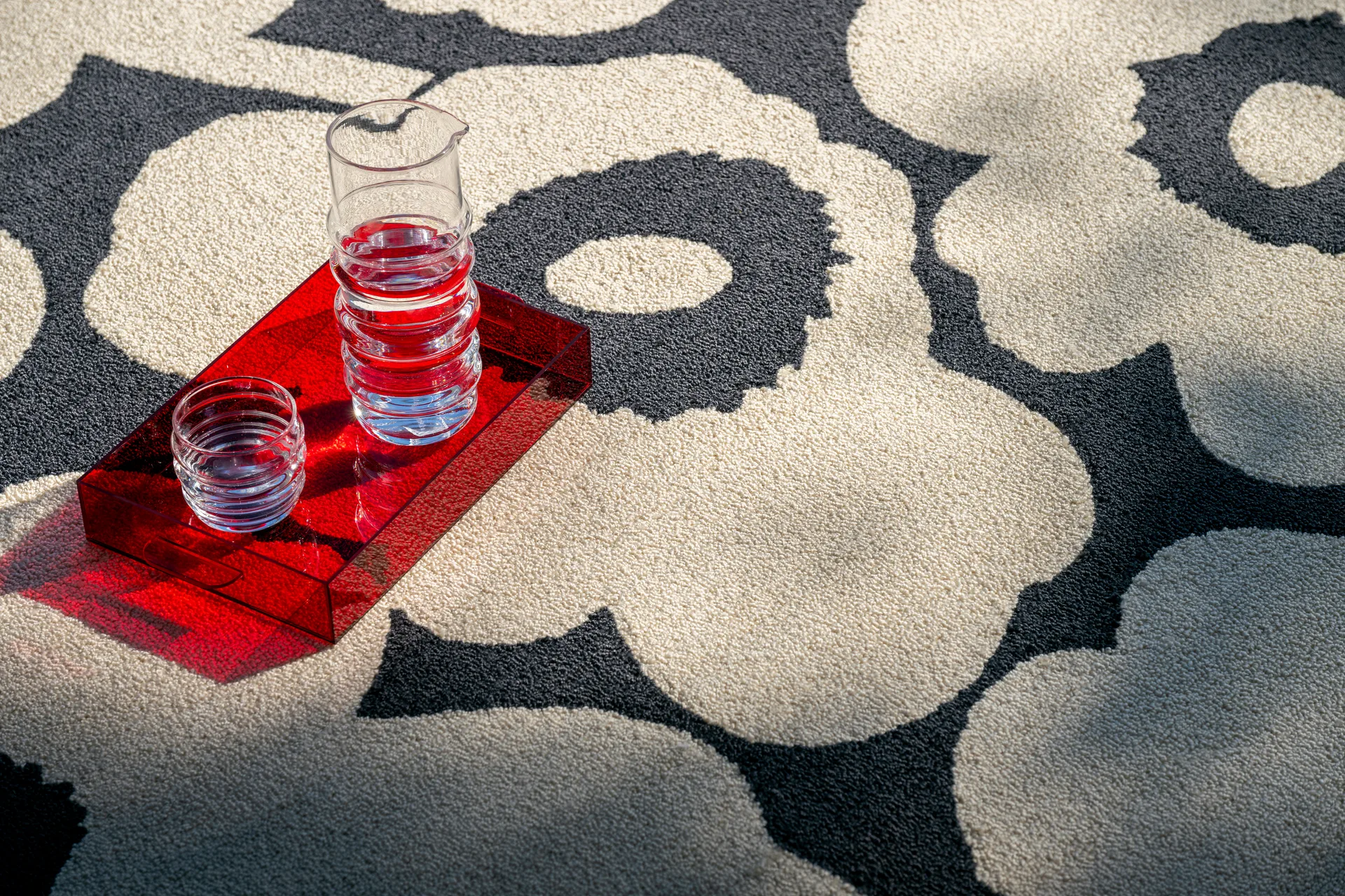 Tappeto Unikko da esterno, Charcoal-white, 200x280 cm Marimekko