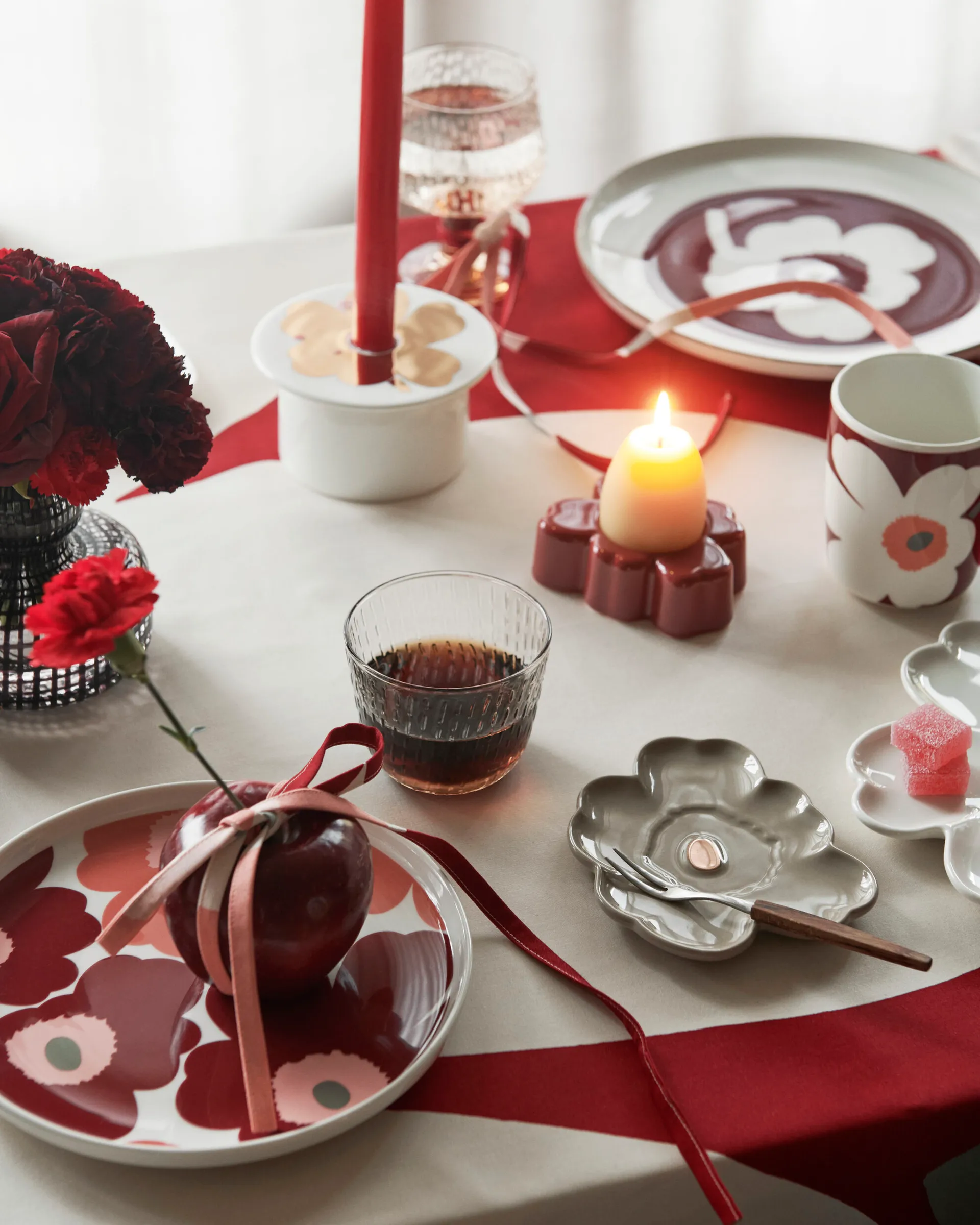 Tazza Unikko per il 60° anniversario 25 cl + piatto 12x15 cm, White-dark cherry-ash grey Marimekko