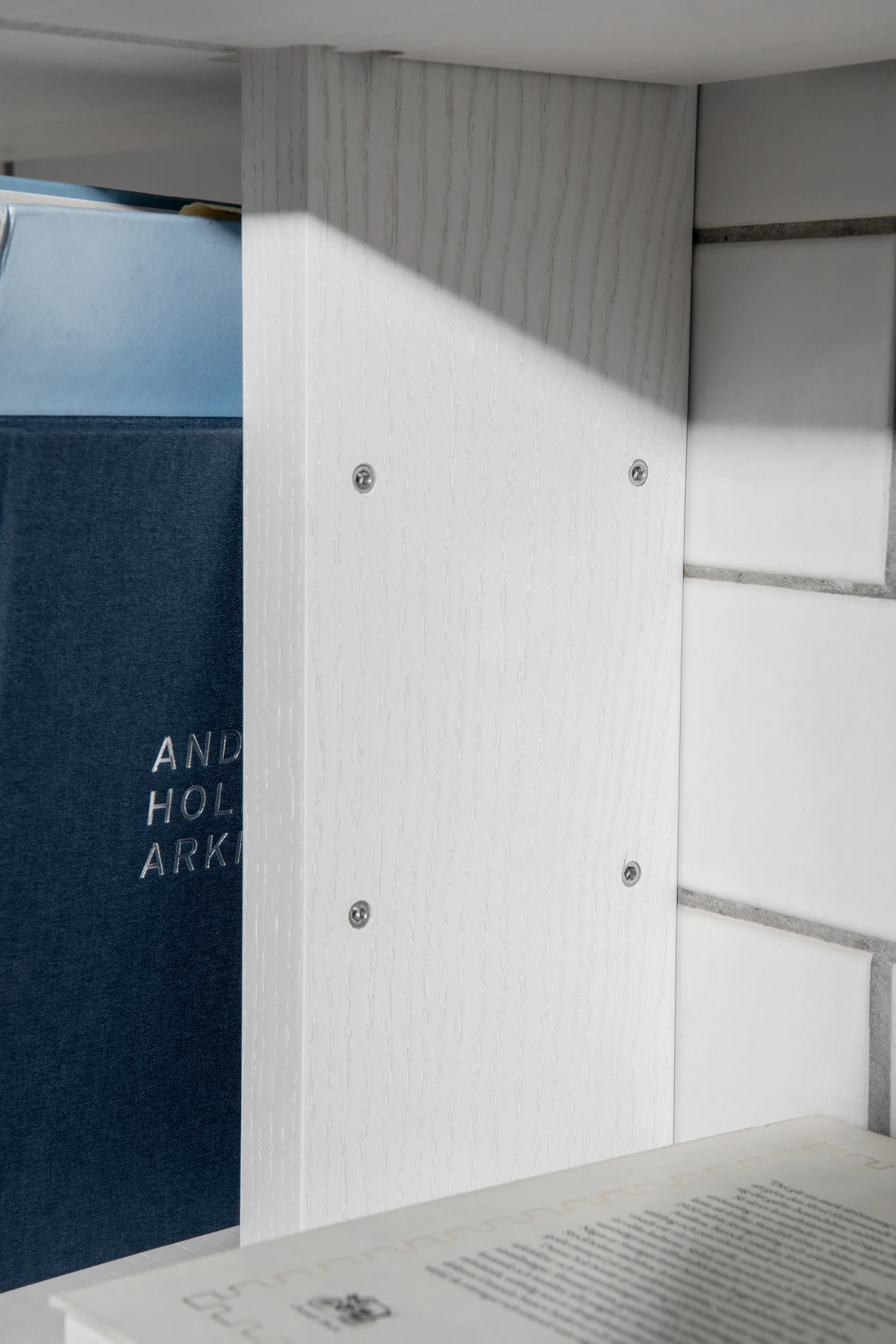 Gridlock Side Panel H1820, Frassino tinto bianco Massproductions