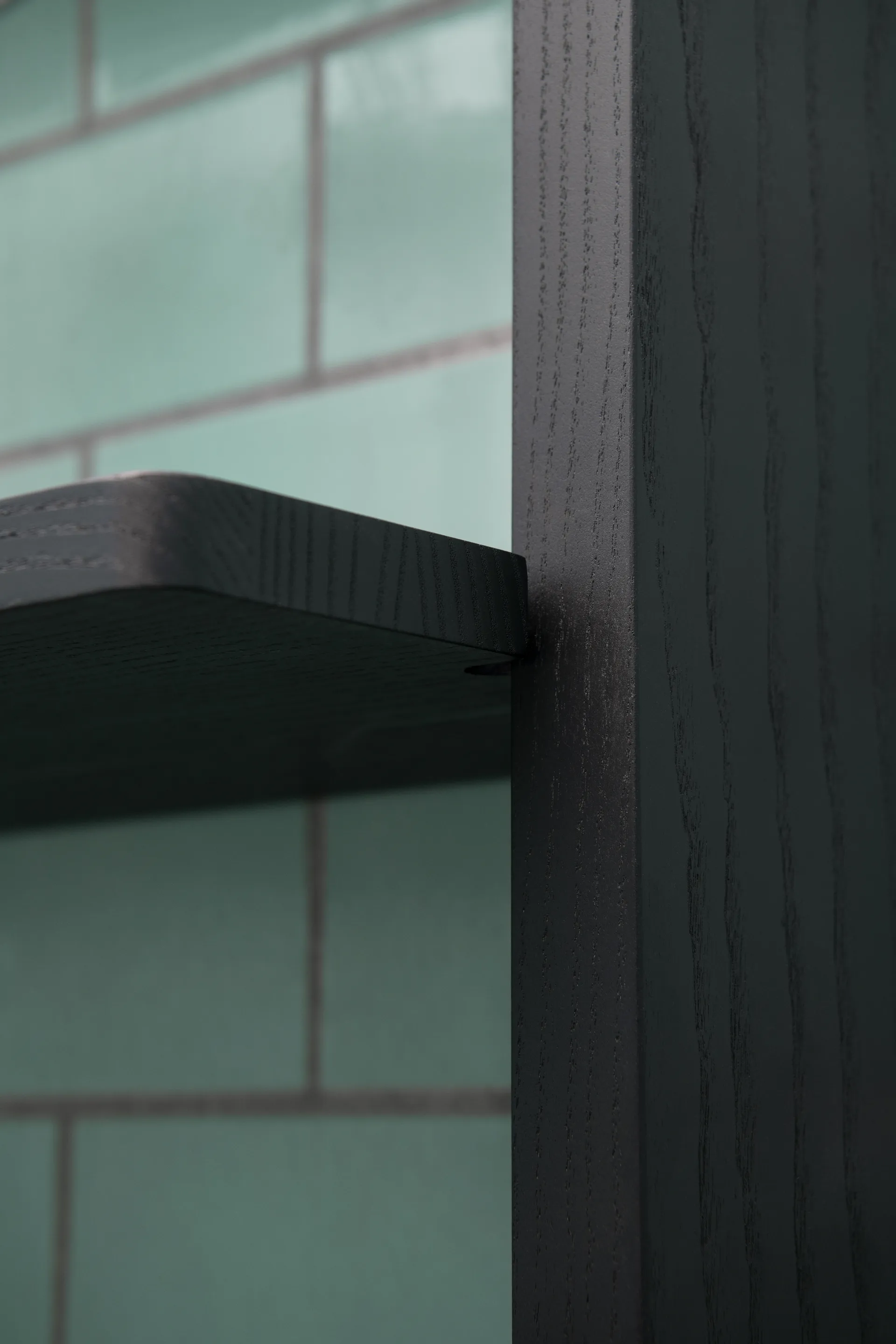 Gridlock Side Panel H740, Frassino tinto nero Massproductions