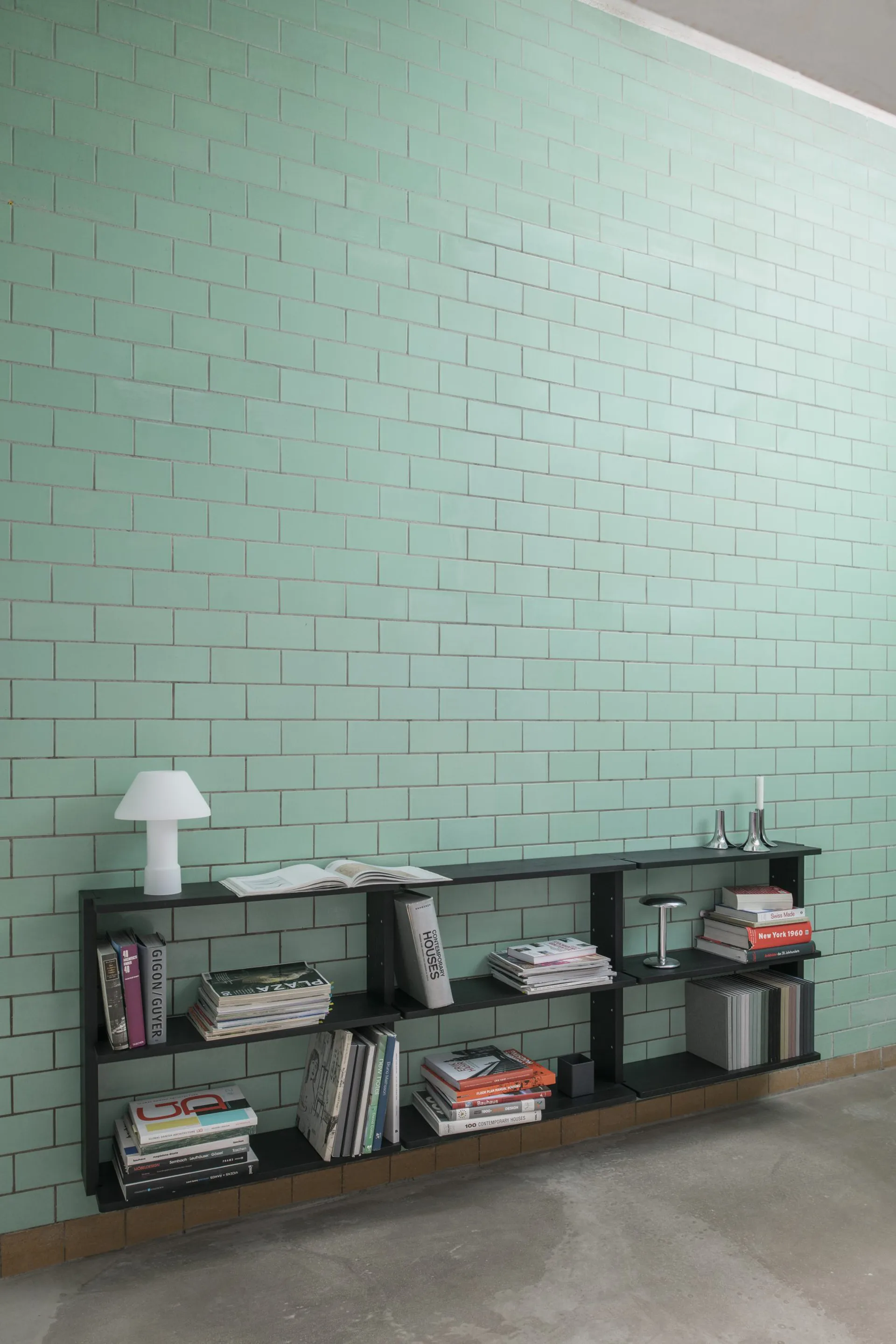 Mensola da parete Gridlock – S2-A6-0, Frassino tinto nero Massproductions