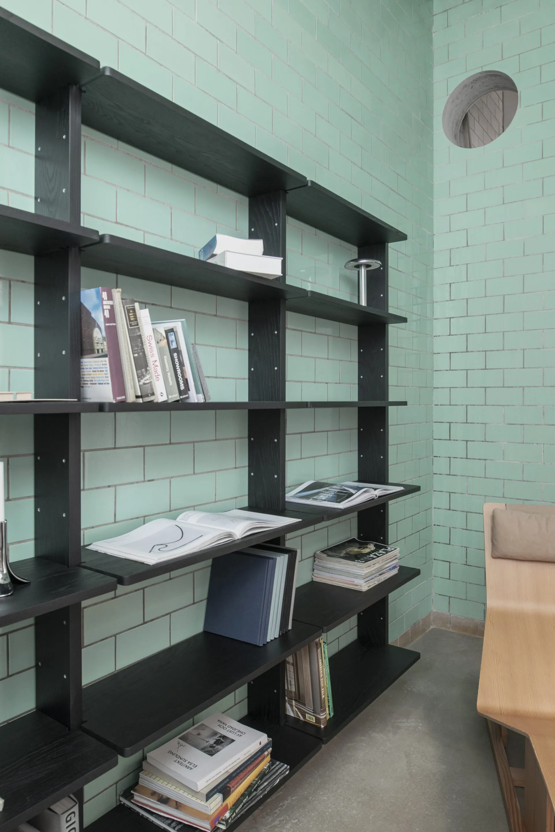 Mensola da parete Gridlock – T3-A9-9, Frassino tinto nero Massproductions