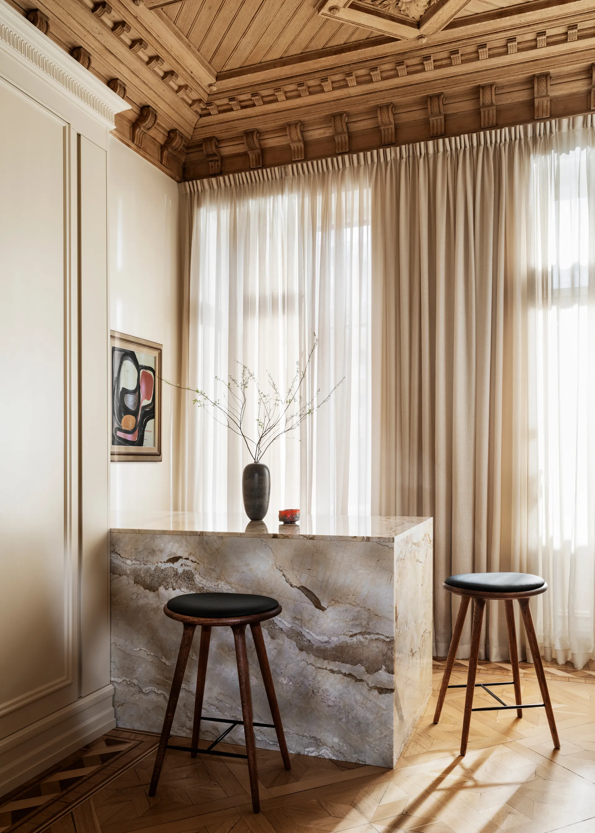 Sgabello da bar basso High, 69 cm, cuoio nero, rovere grigio Sirka Mater