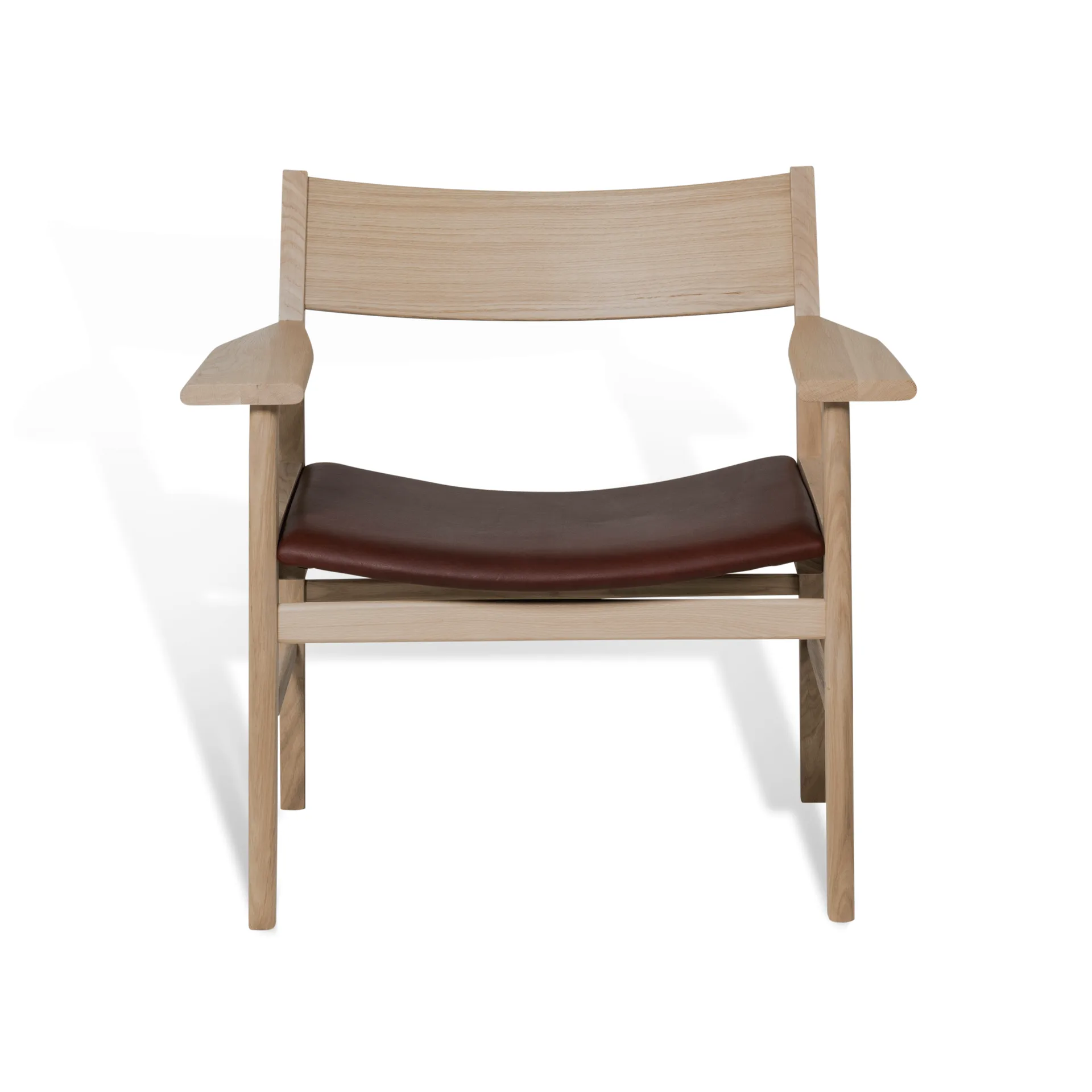 Siza poltrona lounge, Rovere laccato opaco pigmentato bianco – pelle Mocca Tärnsjö Mavis